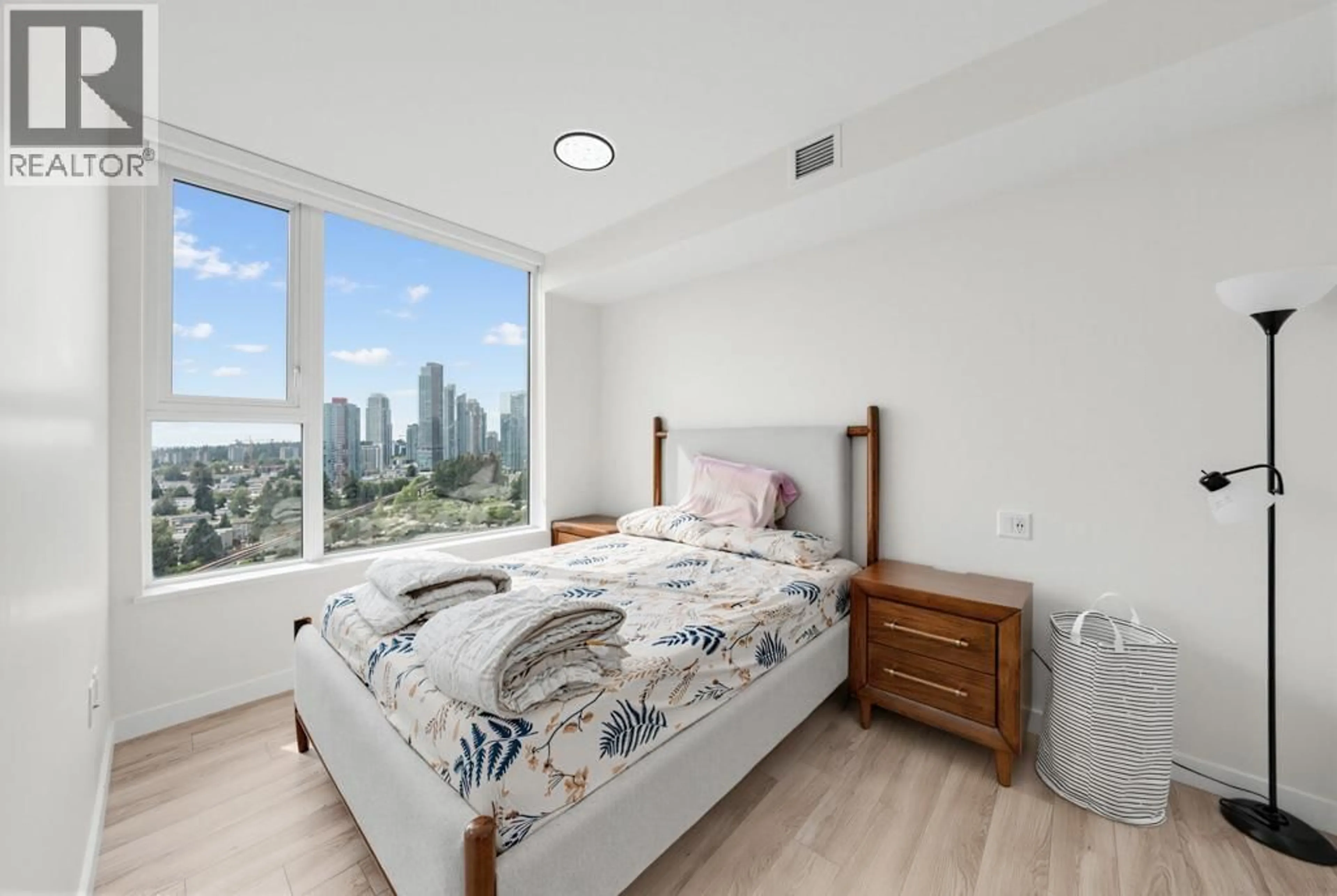 Bedroom with bed, unknown for 1809 - 6699 DUNBLANE AVENUE, Burnaby British Columbia V5H0J8