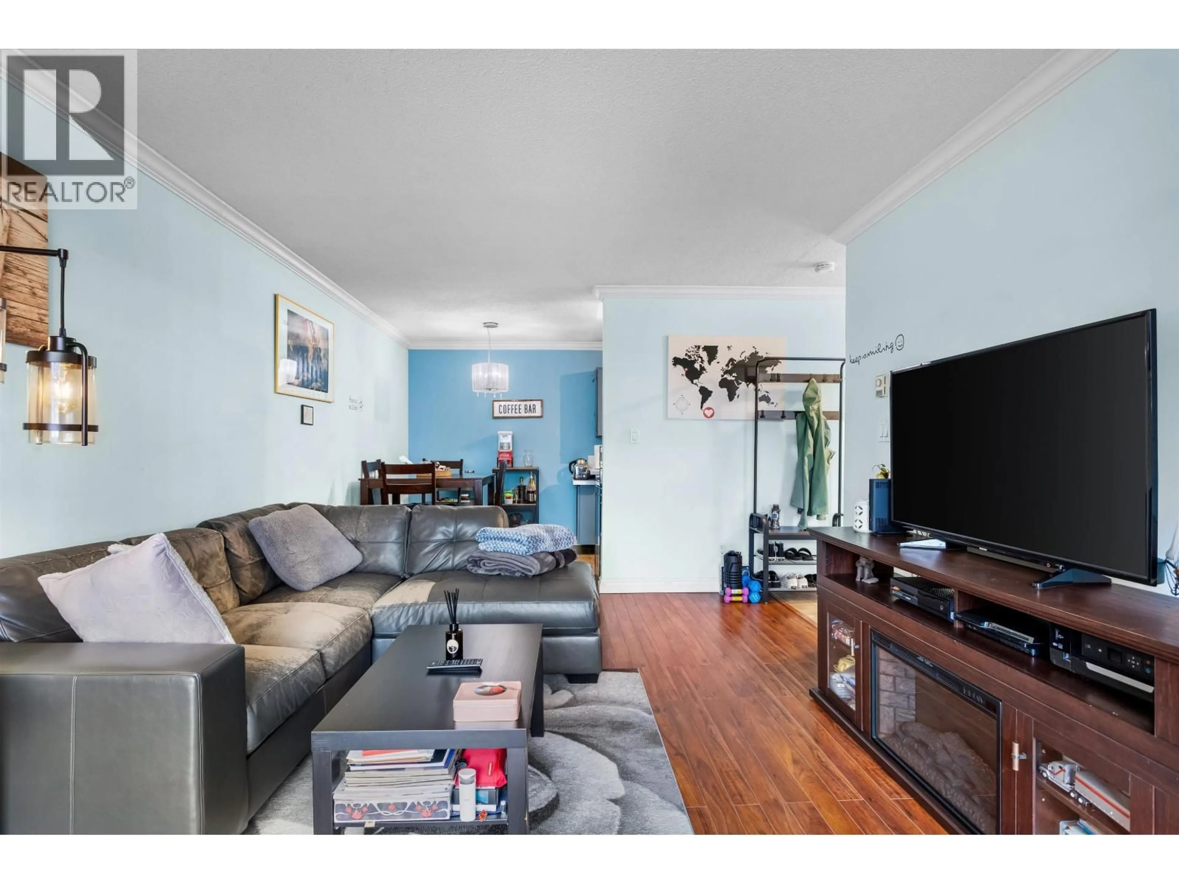 Living room with furniture, wood/laminate floor for 306 - 315 TENTH STREET, New Westminster British Columbia V3M3Y2