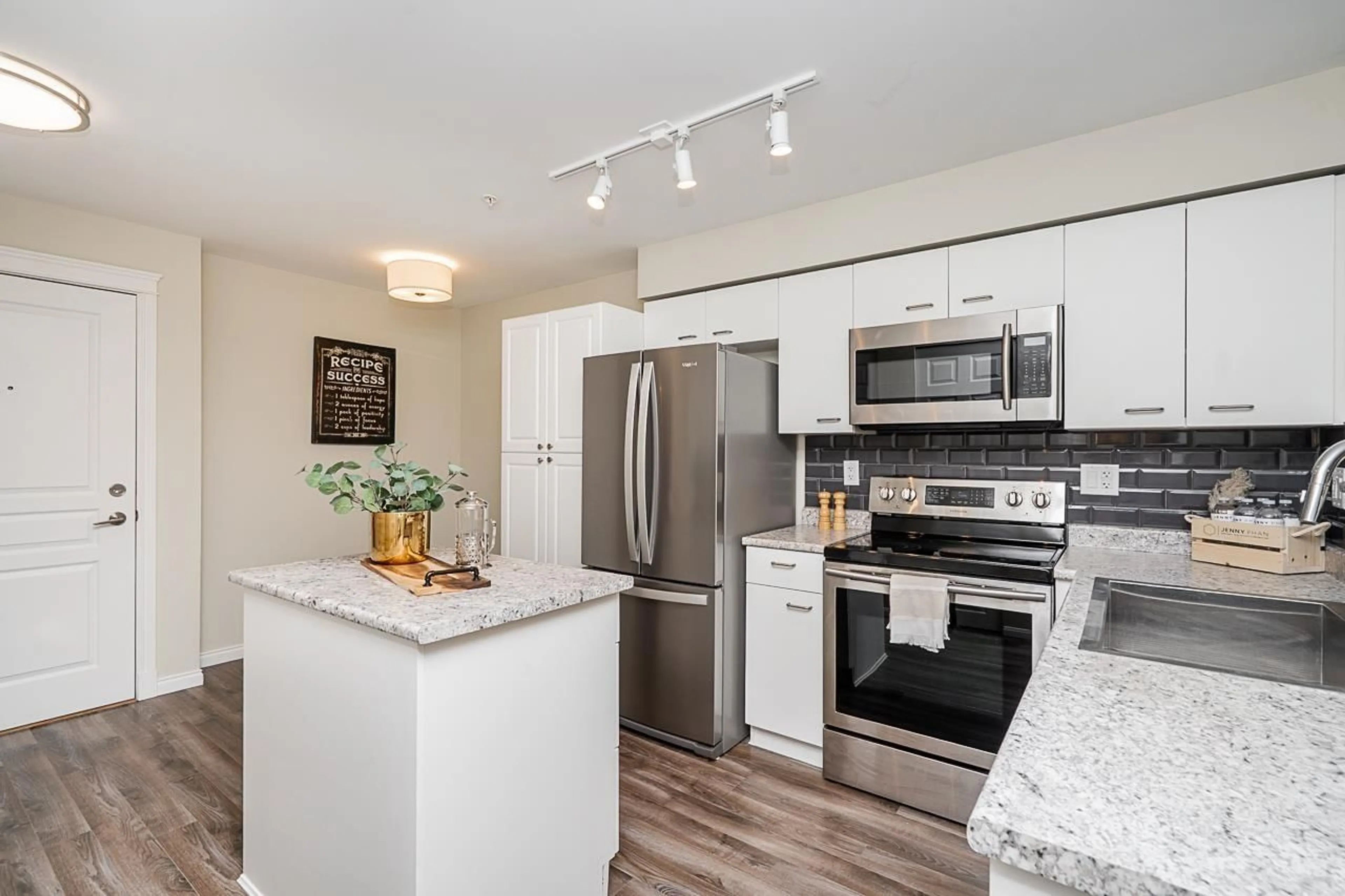 Open concept kitchen, unknown for 307 - 15210 PACIFIC AVENUE, White Rock British Columbia V4B5L2