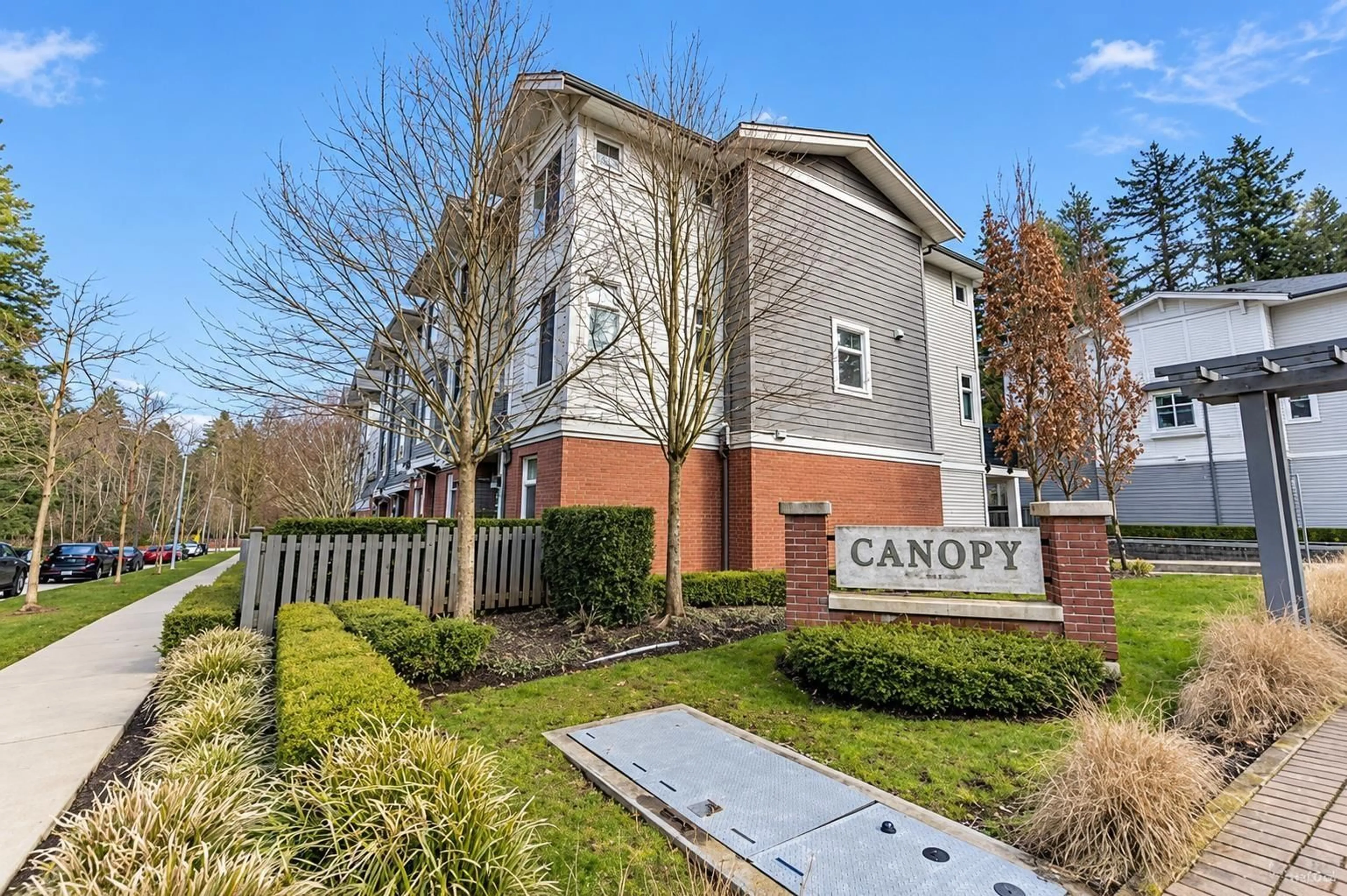 Indoor foyer for 21 - 9688 162A STREET, Surrey British Columbia V4N6V3