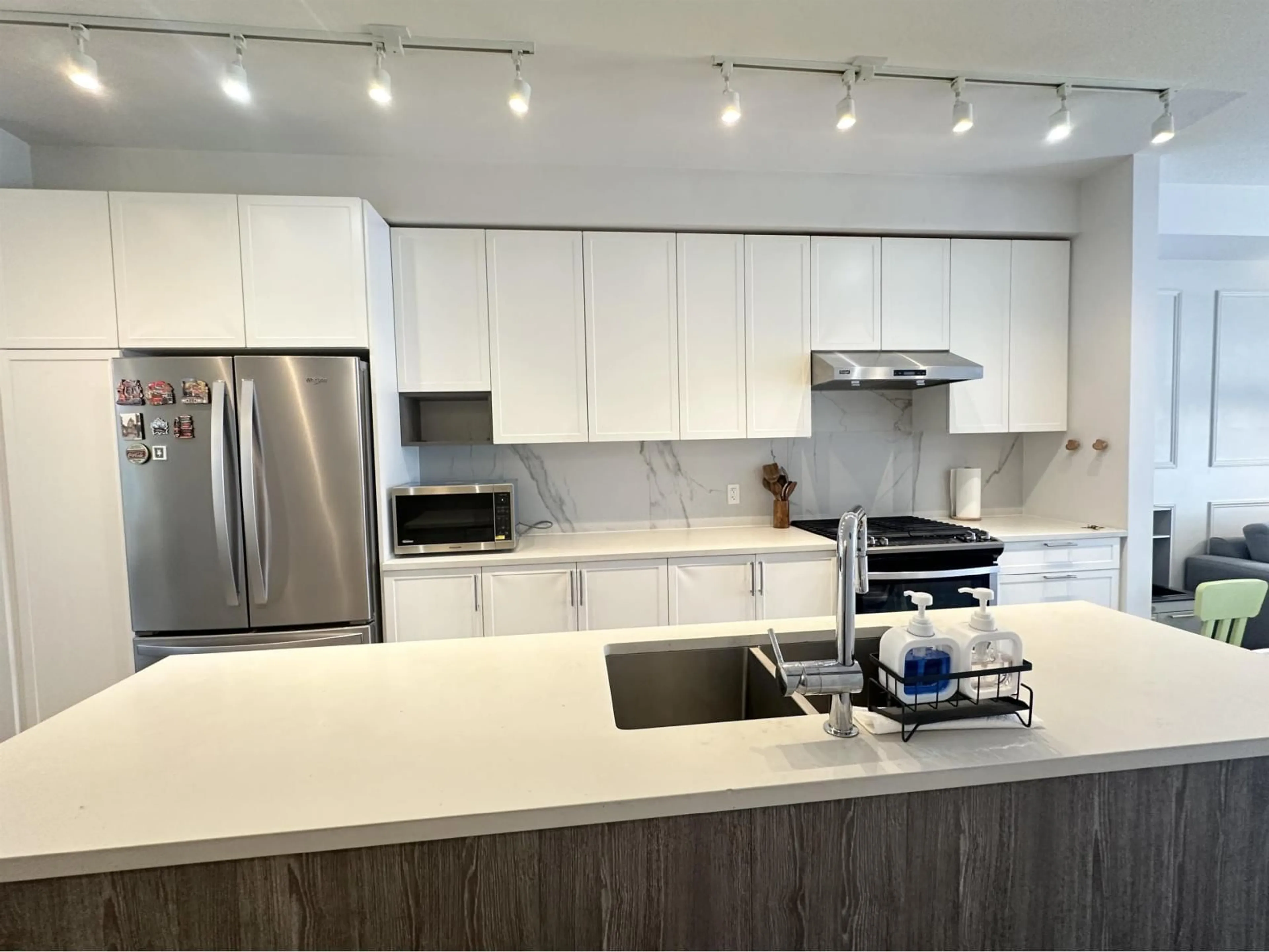 Open concept kitchen, unknown for 21 - 9688 162A STREET, Surrey British Columbia V4N6V3