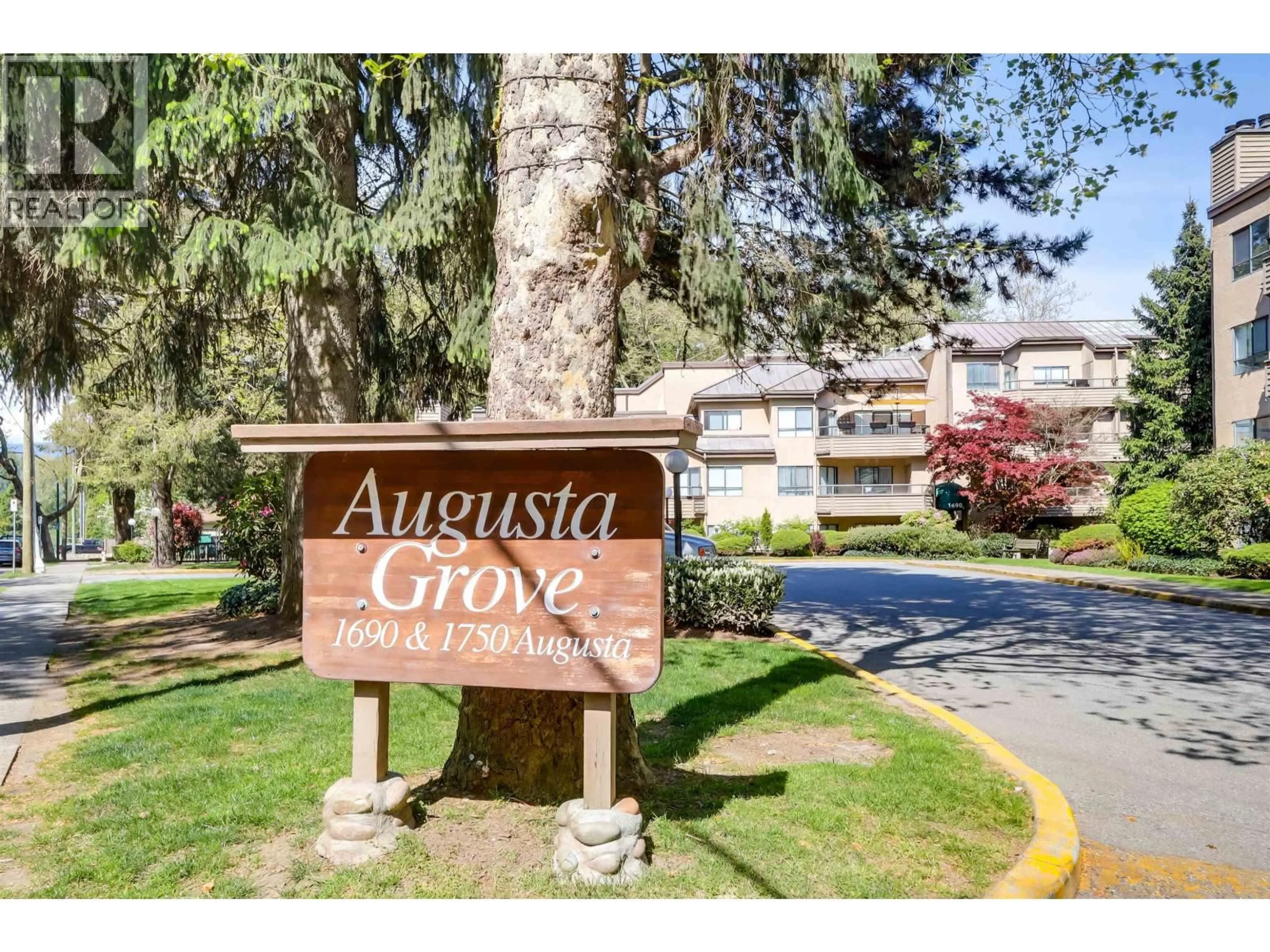 Indoor foyer for 303 - 1690 AUGUSTA AVENUE, Burnaby British Columbia V5A2V6