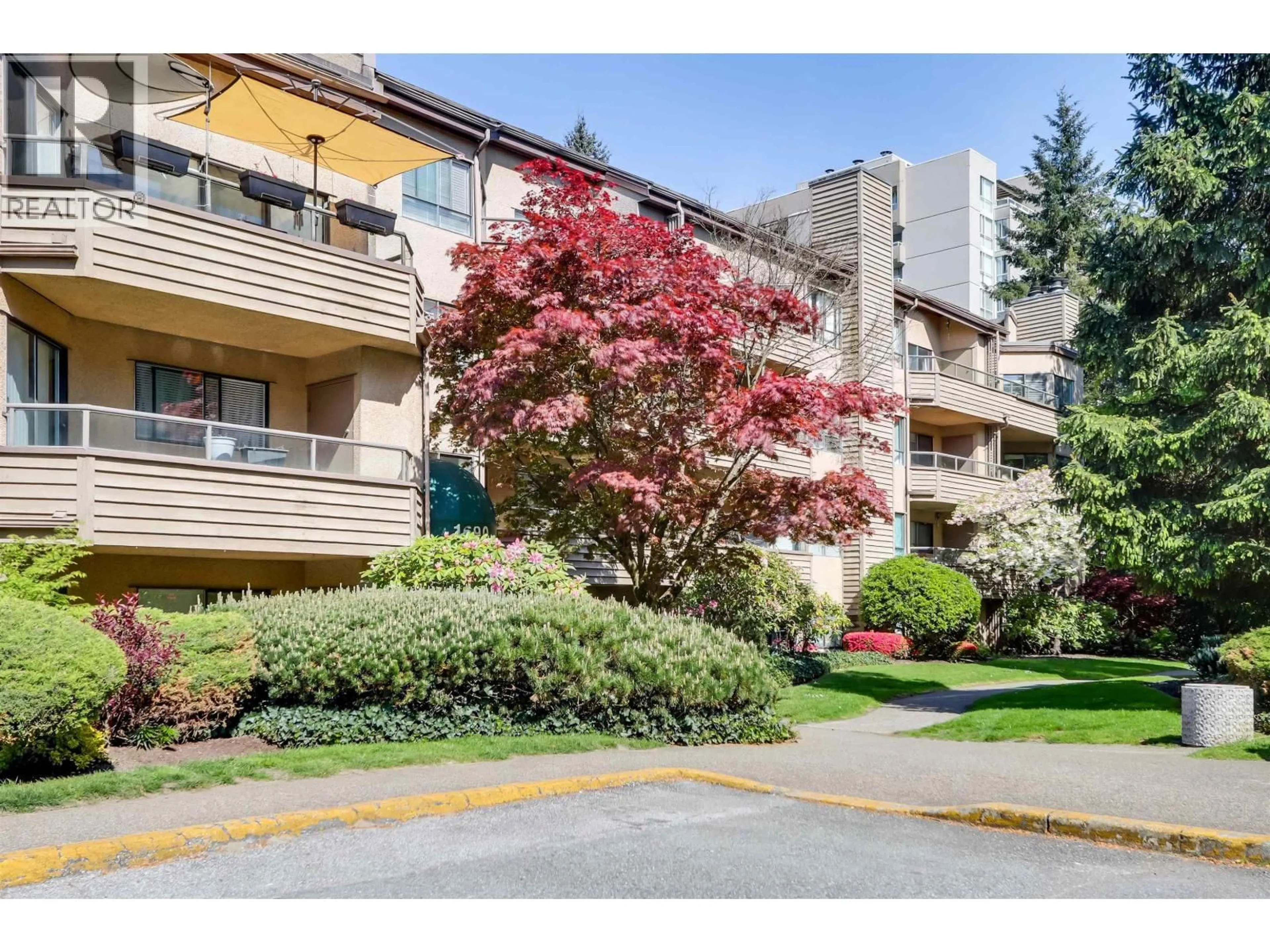Patio, unknown for 303 - 1690 AUGUSTA AVENUE, Burnaby British Columbia V5A2V6
