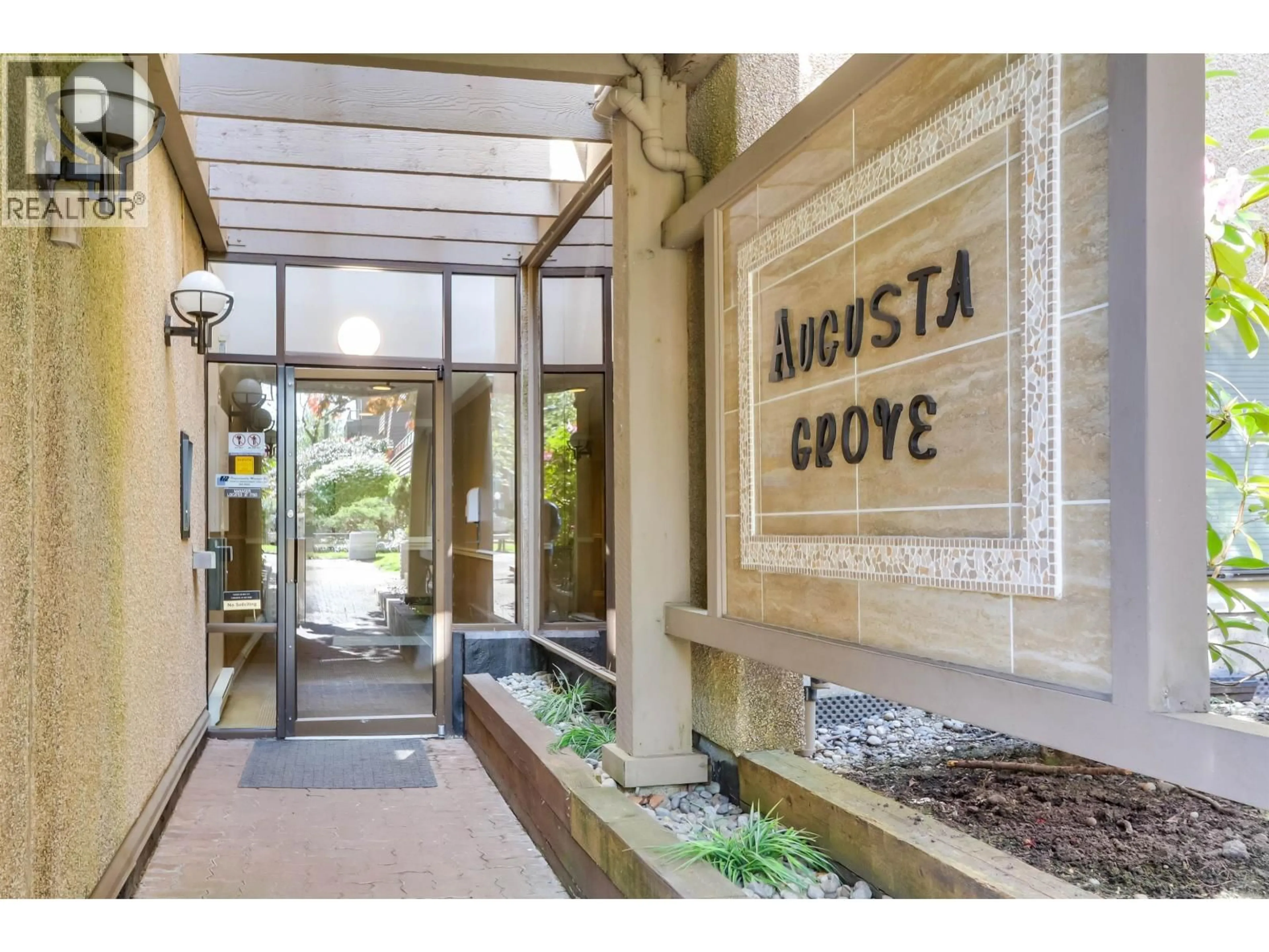 Indoor foyer for 303 - 1690 AUGUSTA AVENUE, Burnaby British Columbia V5A2V6