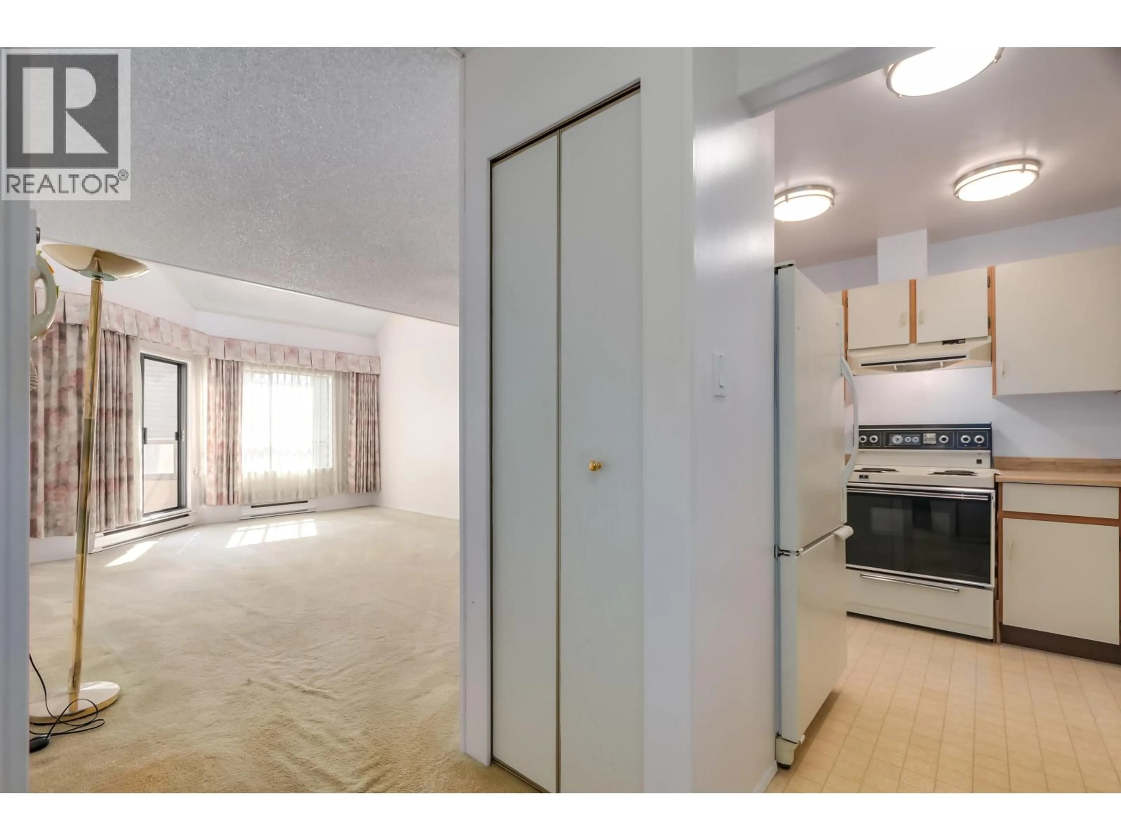 Unknown for 303 - 1690 AUGUSTA AVENUE, Burnaby British Columbia V5A2V6
