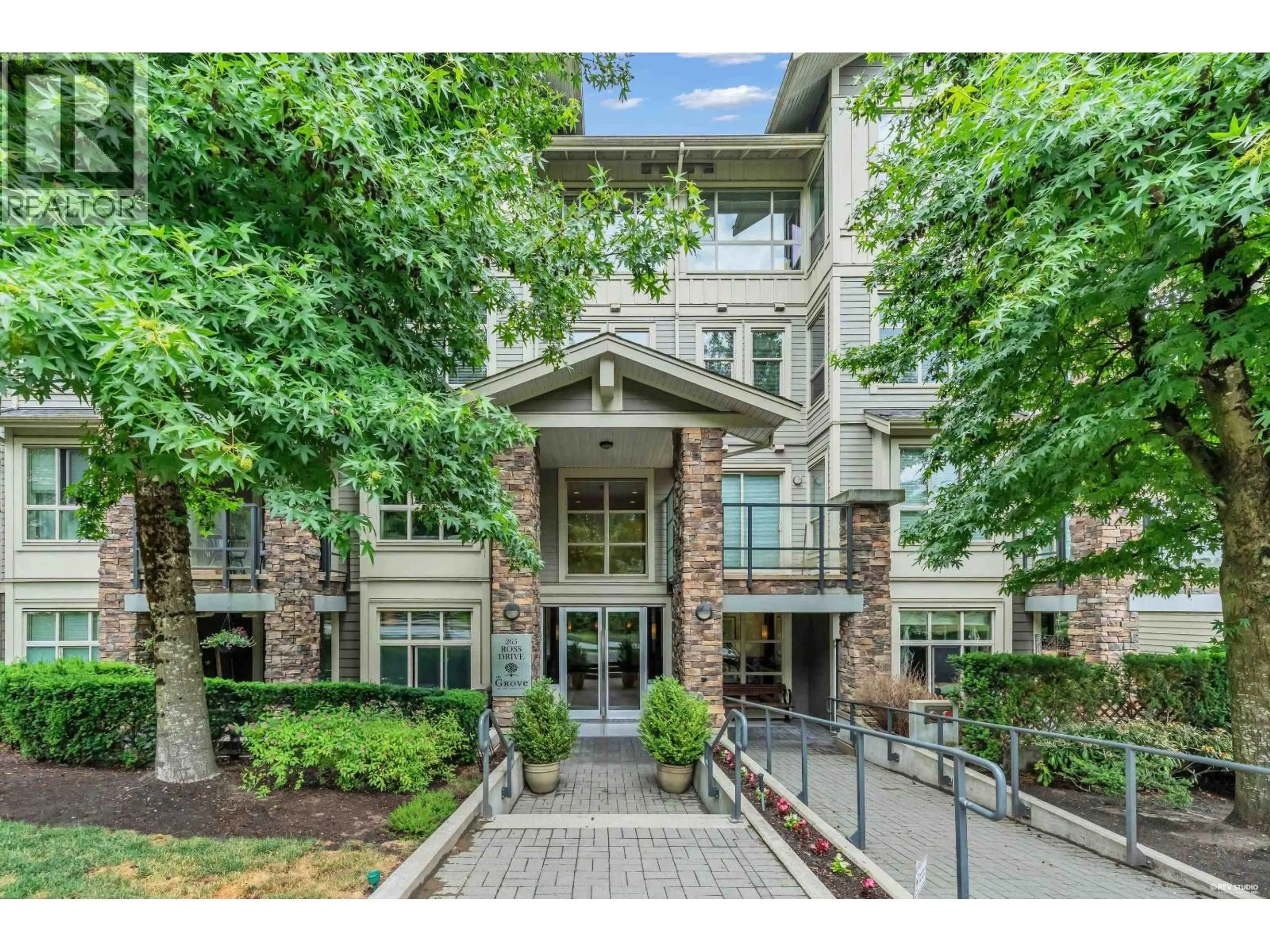 Indoor foyer for 402 - 265 ROSS DRIVE, New Westminster British Columbia V3L0C8