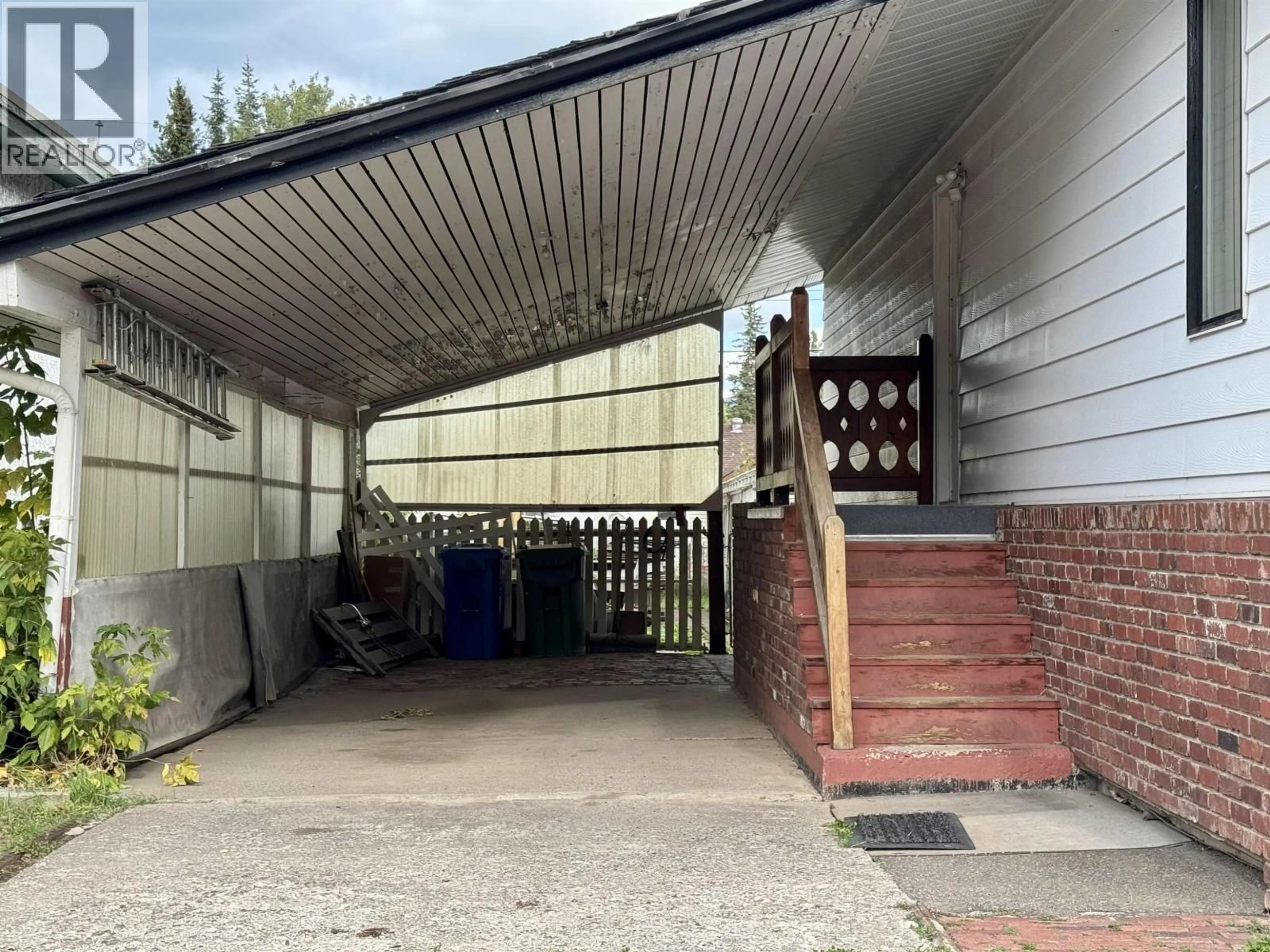 Indoor garage for 4020 FIRST AVENUE, Smithers British Columbia V0J2N0