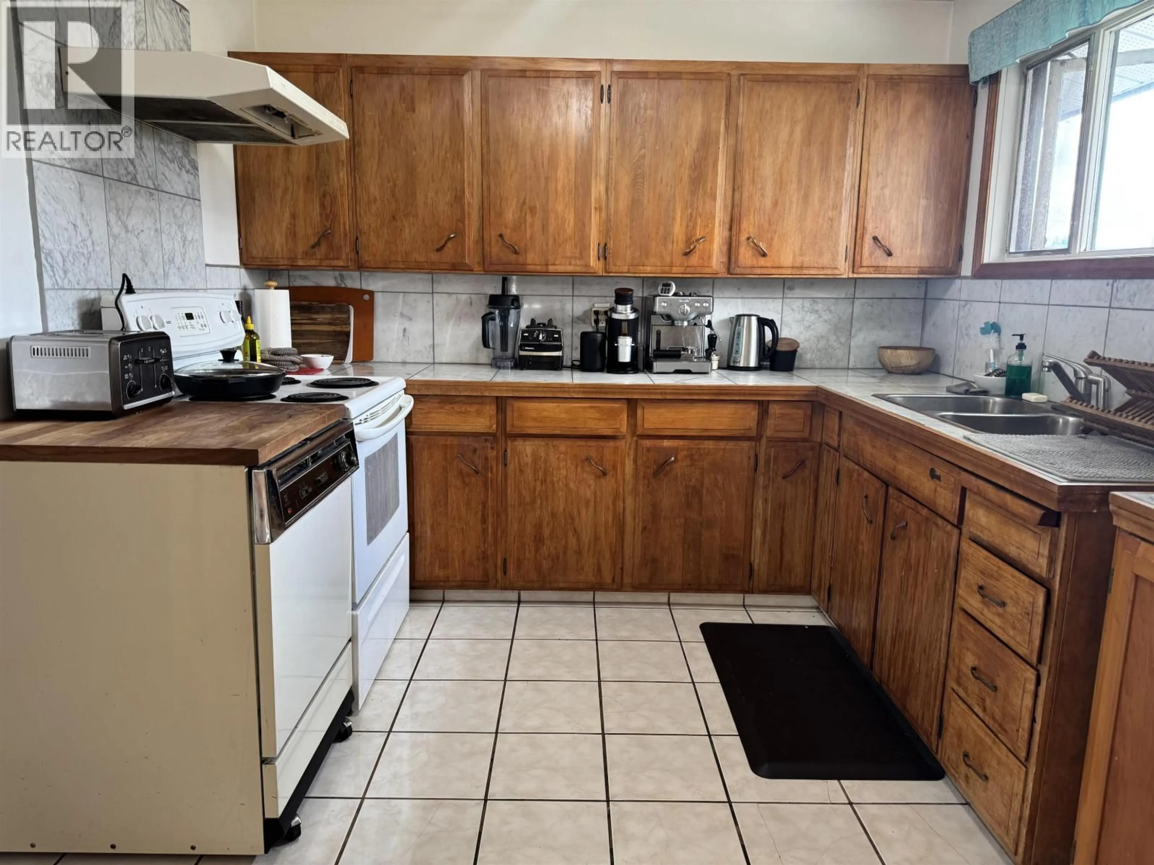 Standard kitchen, unknown for 4020 FIRST AVENUE, Smithers British Columbia V0J2N0