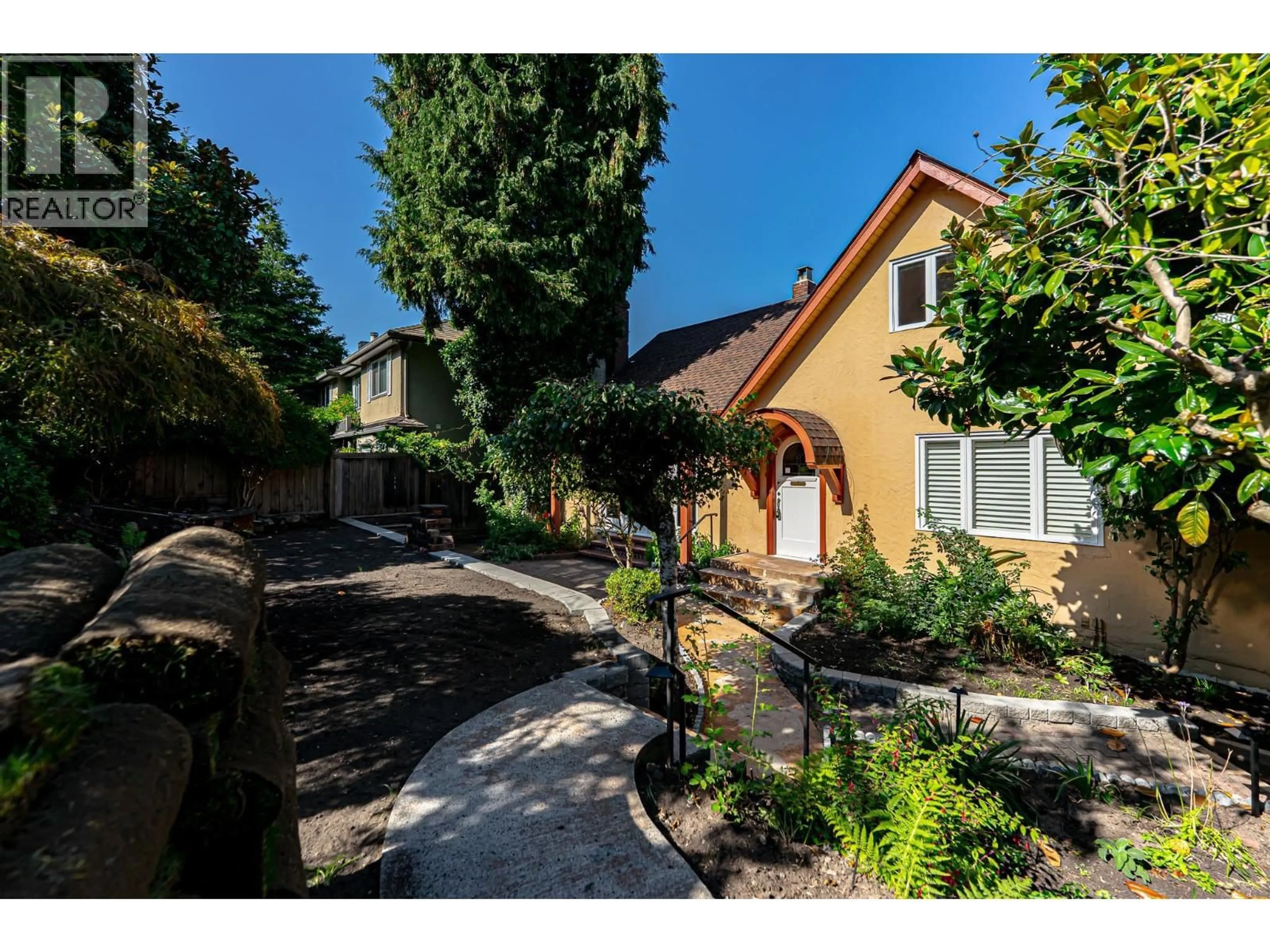 A pic from outside/outdoor area/front of a property/back of a property/a pic from drone, street for 4327 LOCARNO CRESCENT, Vancouver British Columbia V6R1G2