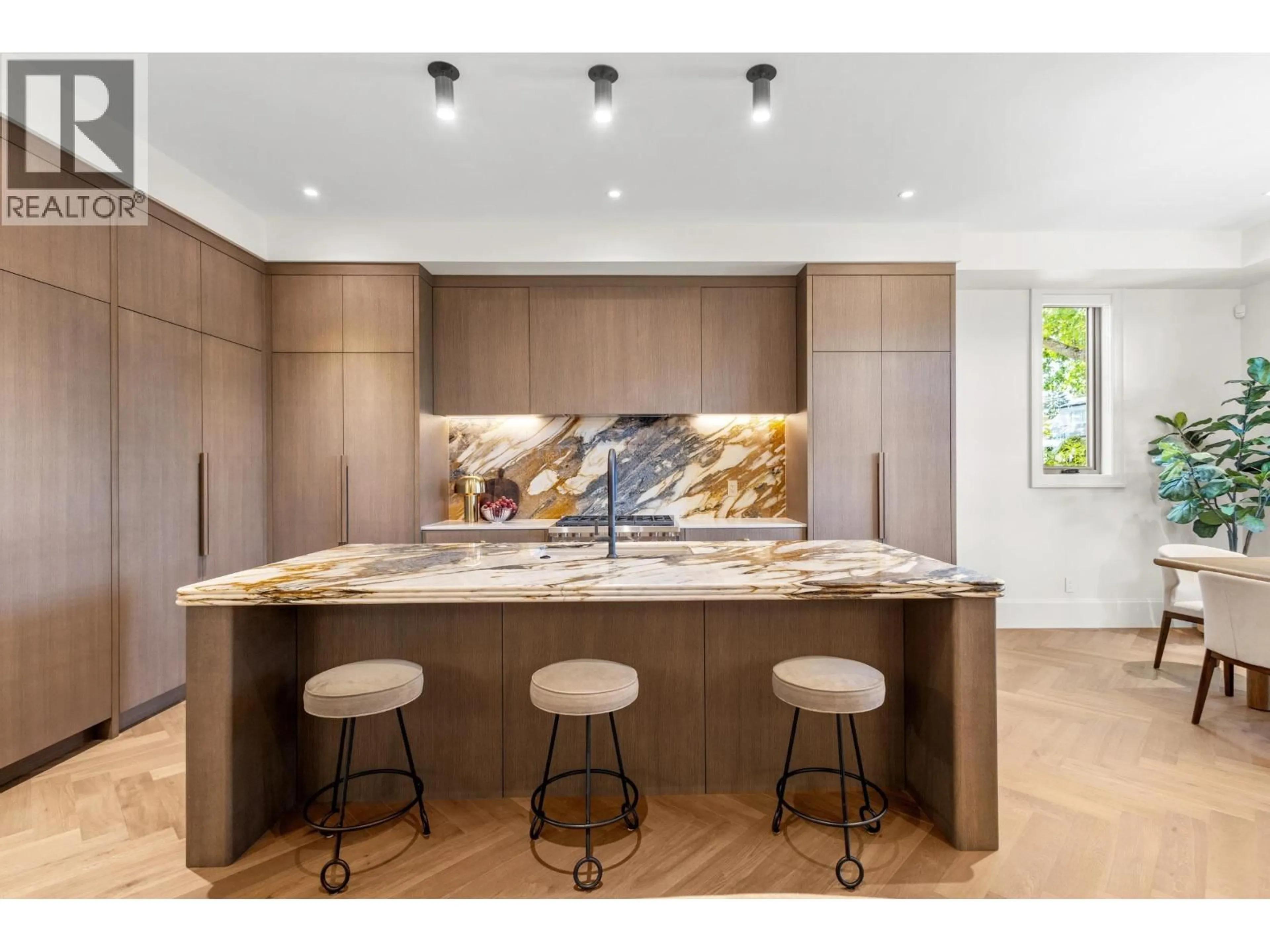 Contemporary kitchen, unknown for 1 - 4136 CAMBRIDGE STREET, Burnaby British Columbia V5C1G9