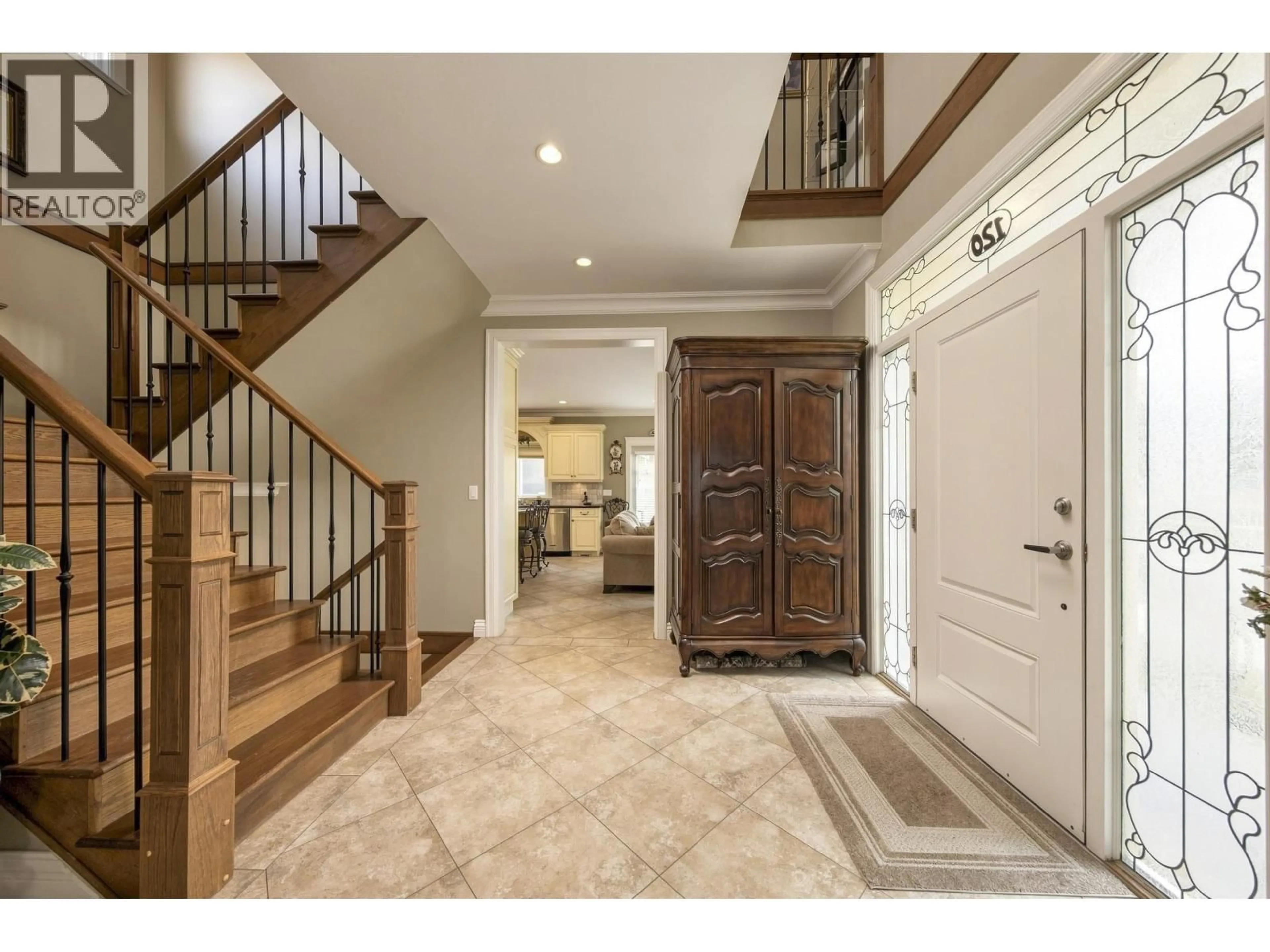 Indoor entryway for 120 ROSSER AVENUE, Burnaby British Columbia V5C5C3