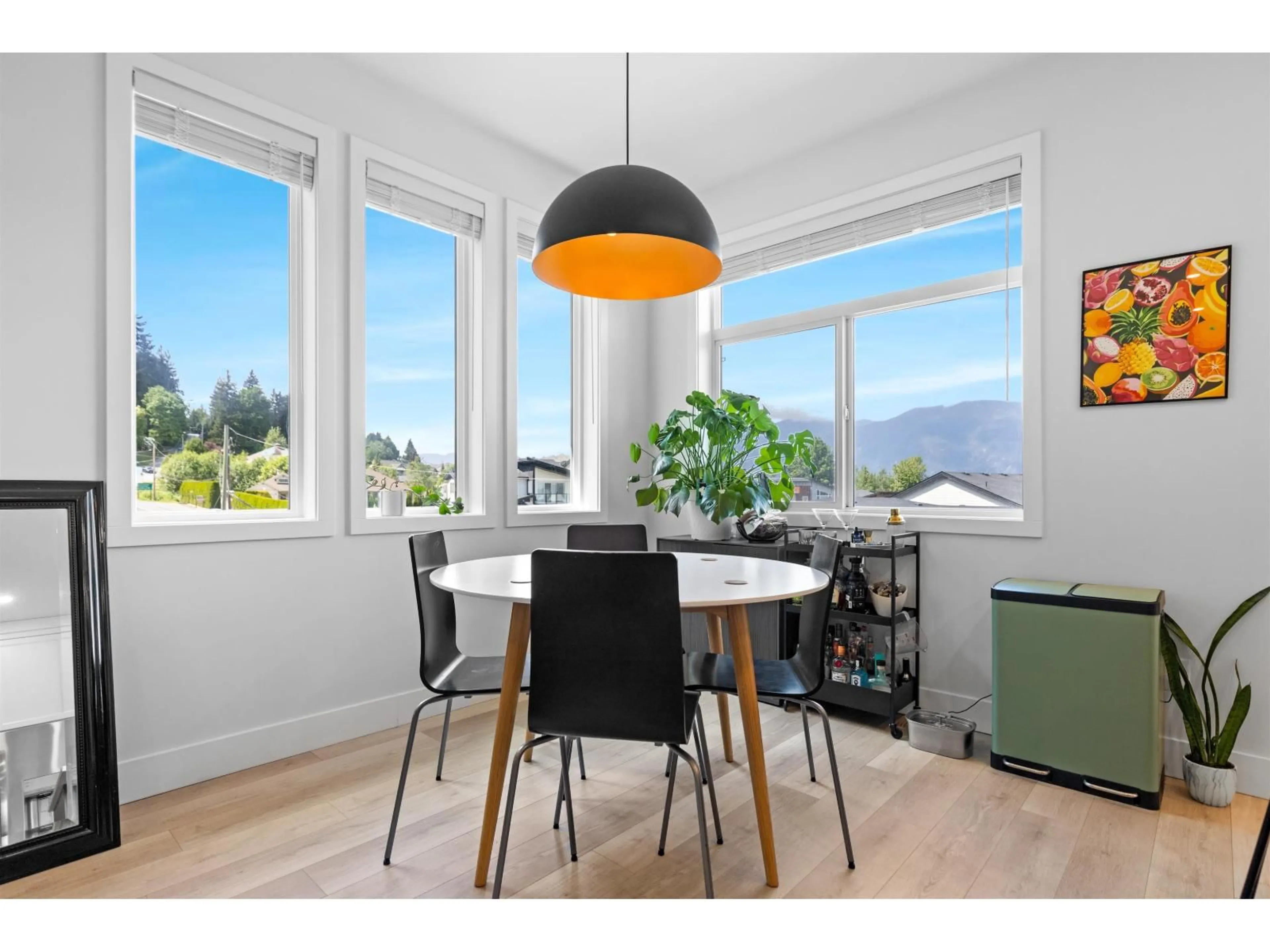 Dining room, wood/laminate floor for 1 - 43998 CHILLIWACK MOUNTAIN ROAD, Chilliwack British Columbia V2R4A1