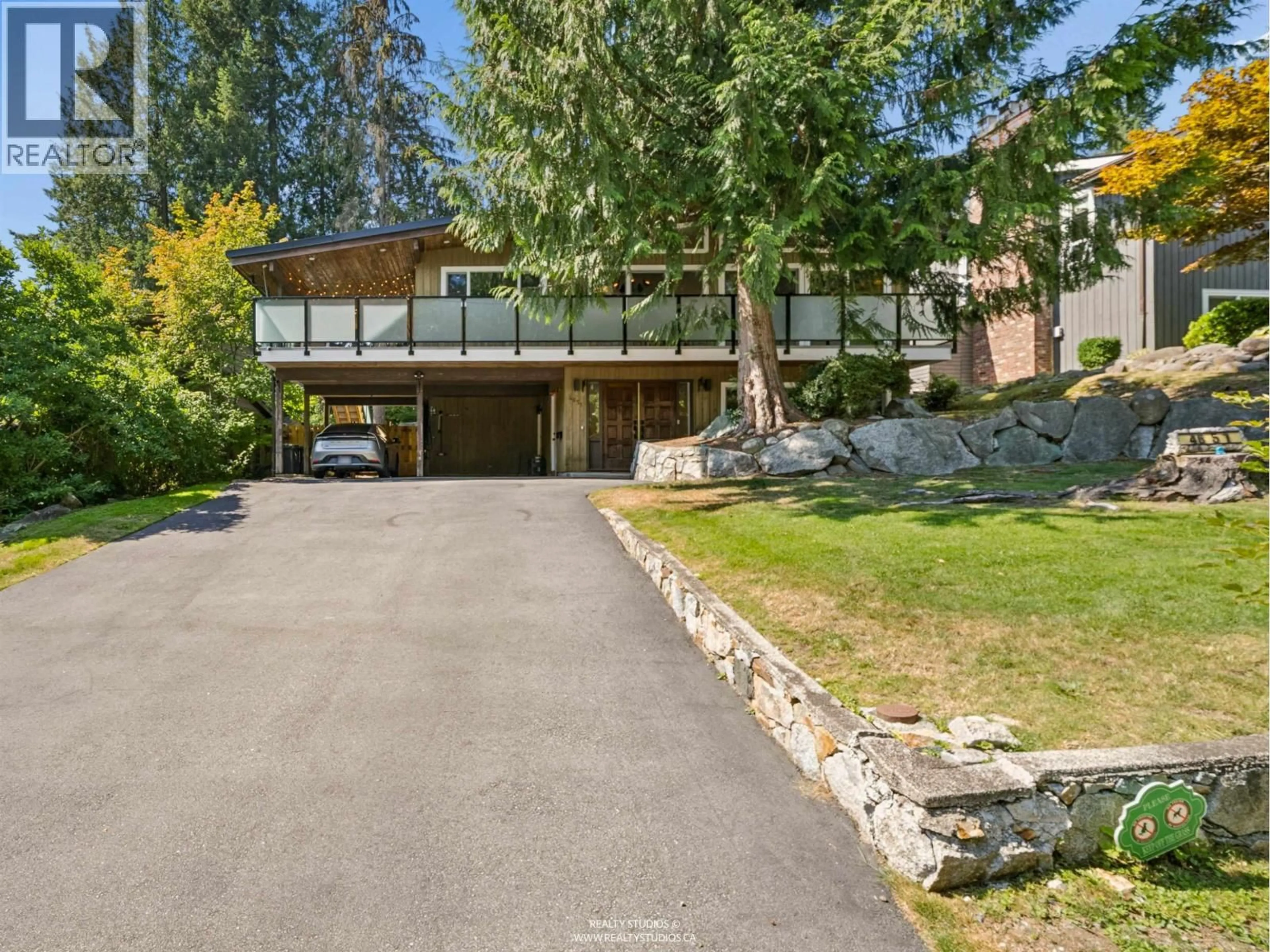 A pic from outside/outdoor area/front of a property/back of a property/a pic from drone, unknown for 4651 HOSKINS ROAD, North Vancouver British Columbia V7K2R2