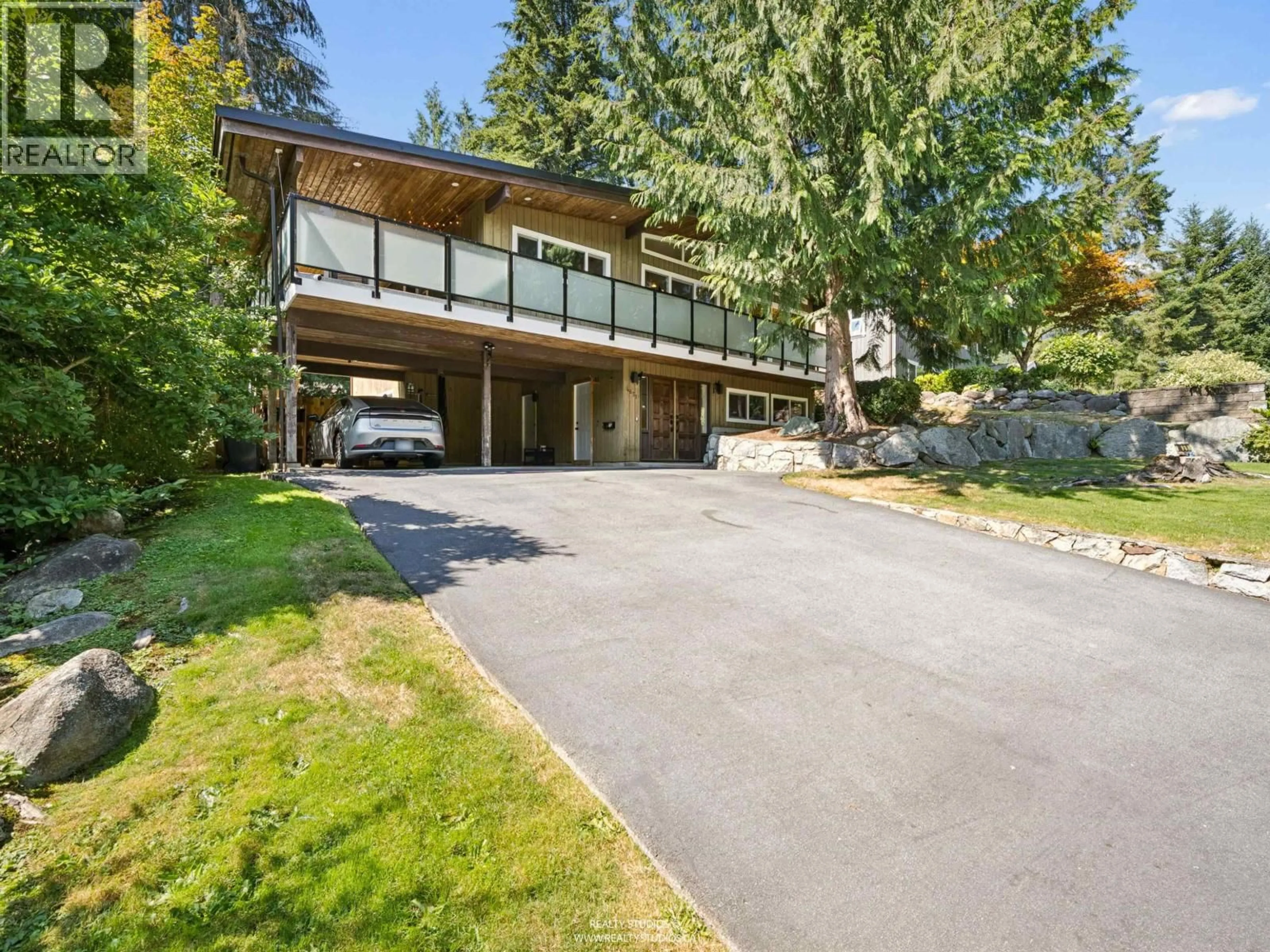 A pic from outside/outdoor area/front of a property/back of a property/a pic from drone, street for 4651 HOSKINS ROAD, North Vancouver British Columbia V7K2R2