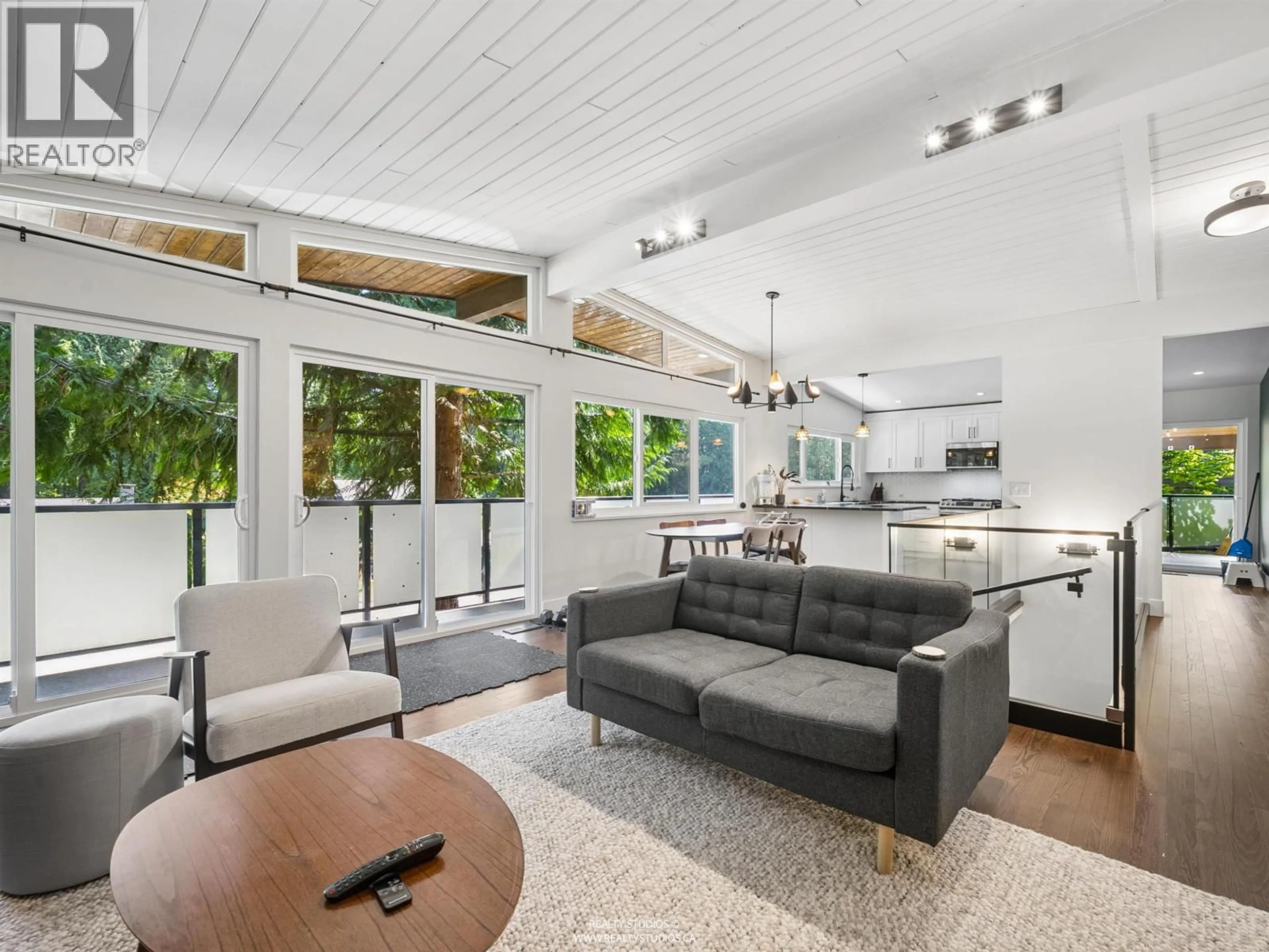 Open concept kitchen, unknown for 4651 HOSKINS ROAD, North Vancouver British Columbia V7K2R2