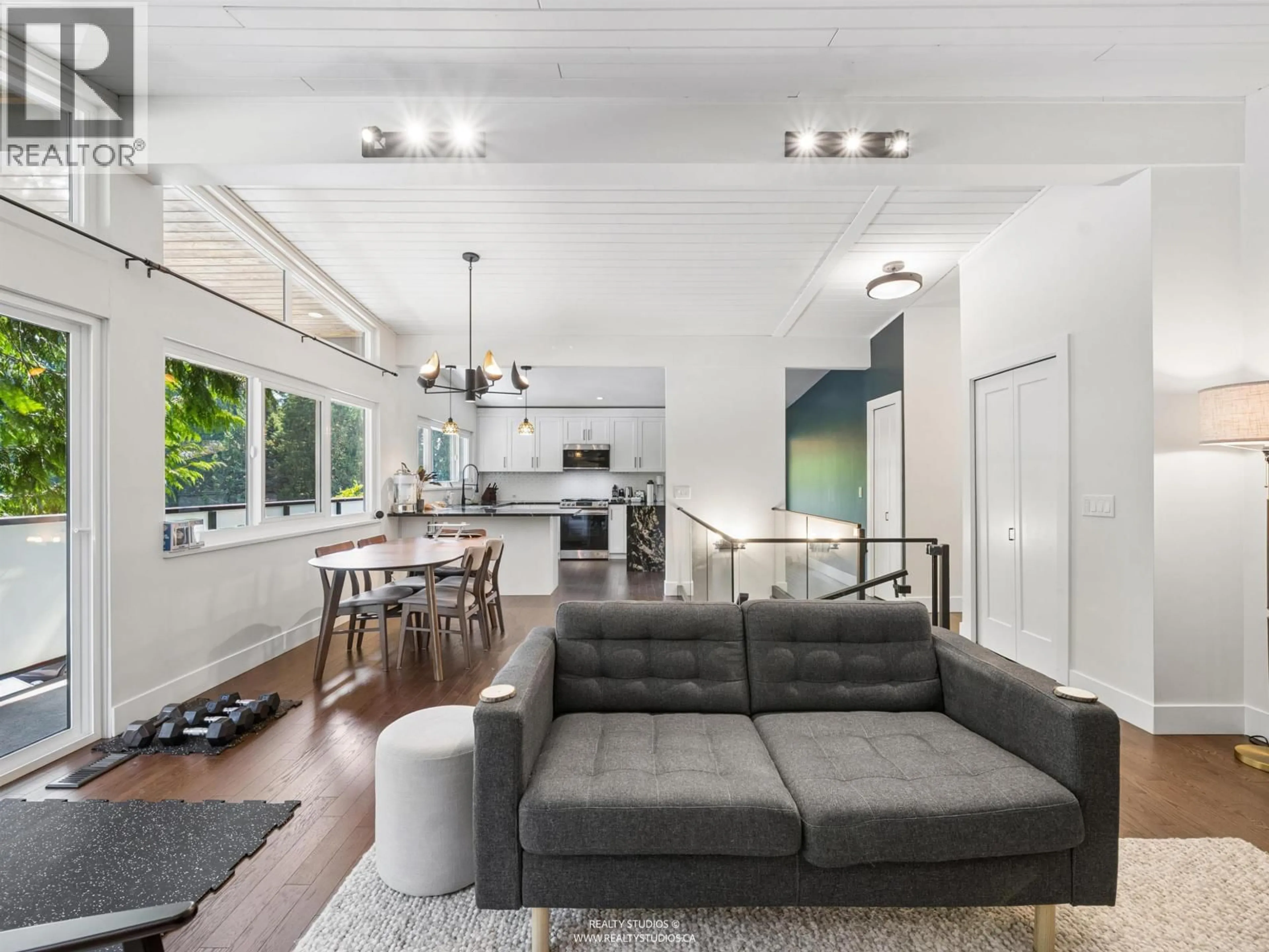 Open concept kitchen, unknown for 4651 HOSKINS ROAD, North Vancouver British Columbia V7K2R2