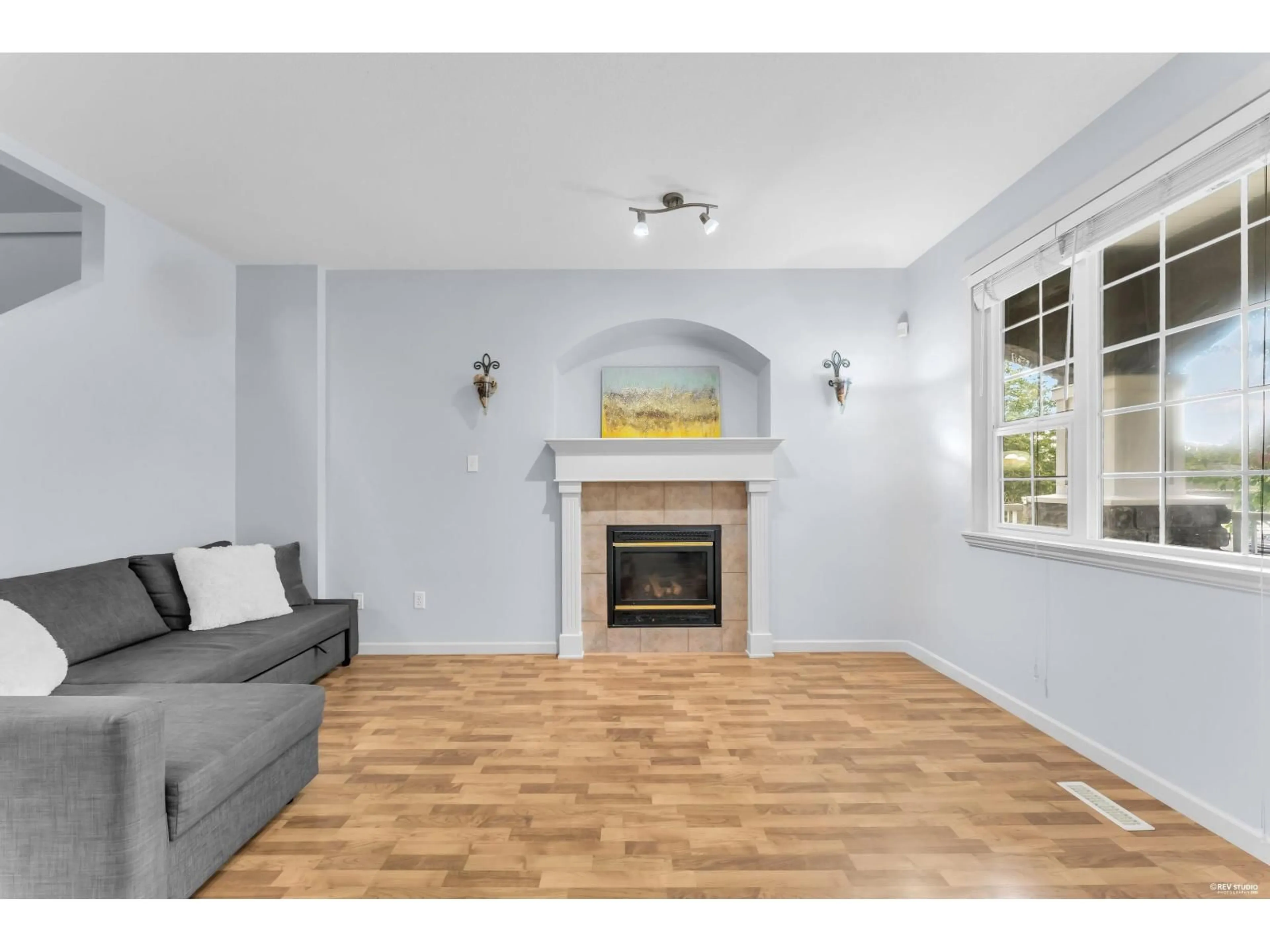 Living room with furniture, unknown for 3 - 27295 30 AVENUE, Langley British Columbia V4W3J6