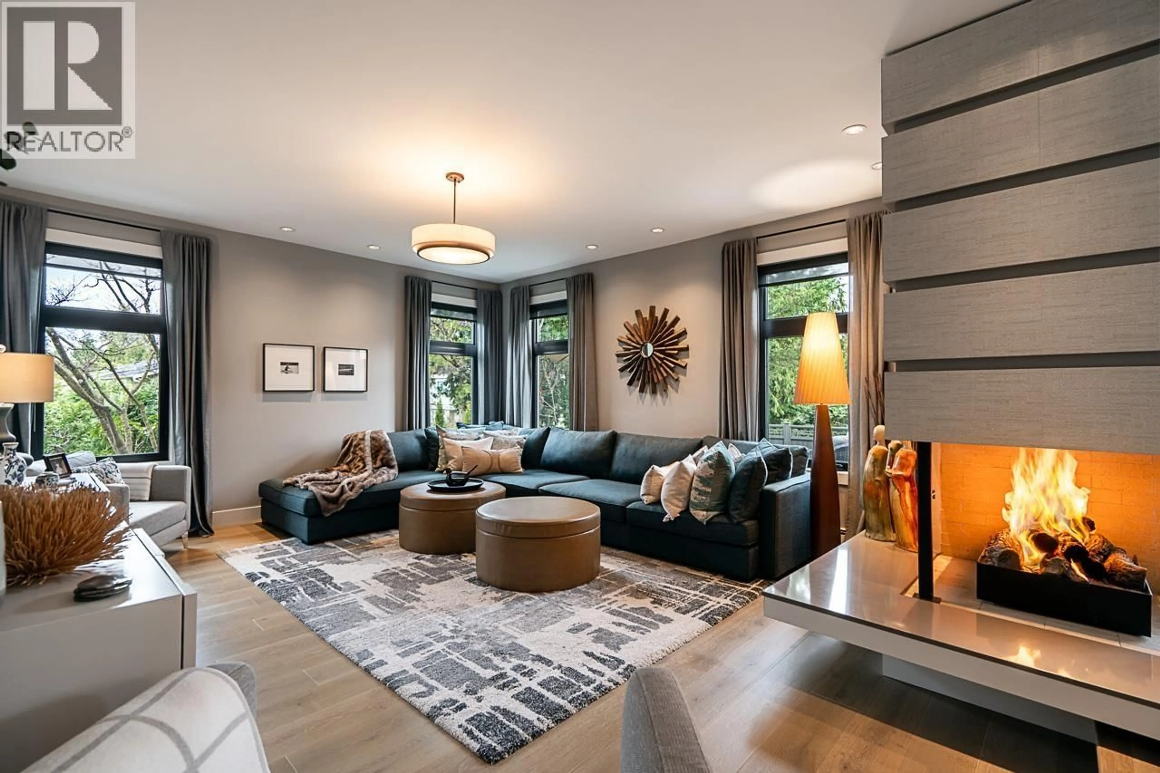 Living room with furniture, unknown for 5570 HAMPSTEAD PLACE, Burnaby British Columbia V5E4E7