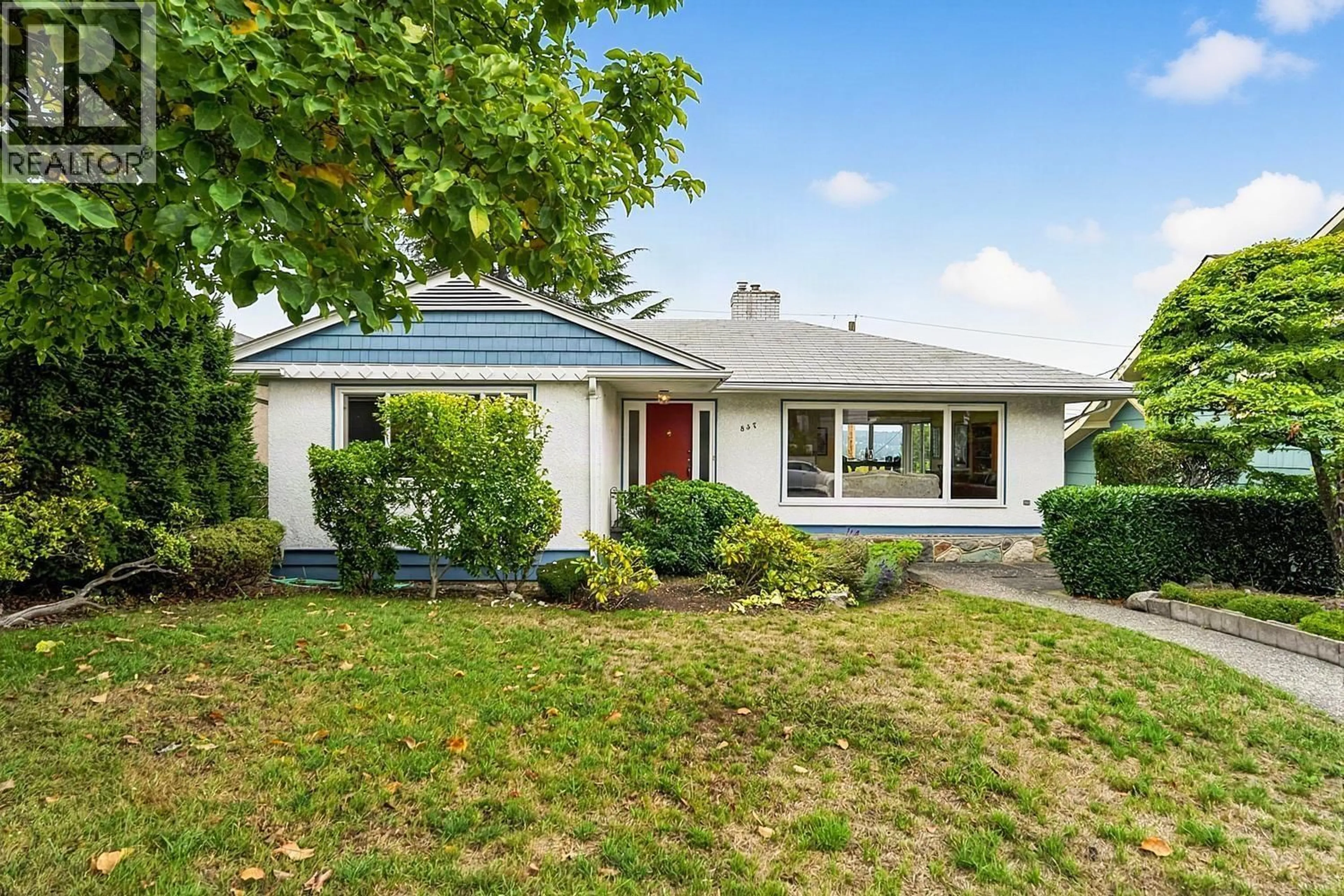 Home with vinyl exterior material, street for 837 BURNABY STREET, New Westminster British Columbia V3L4V8