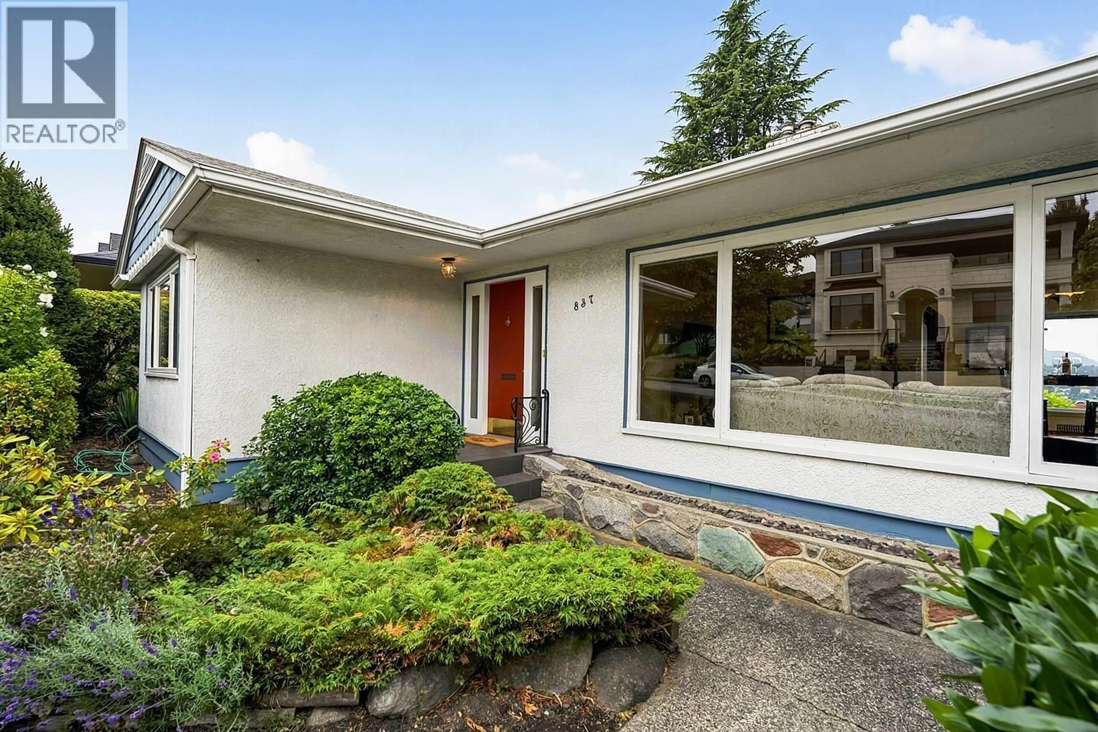 Home with vinyl exterior material, street for 837 BURNABY STREET, New Westminster British Columbia V3L4V8
