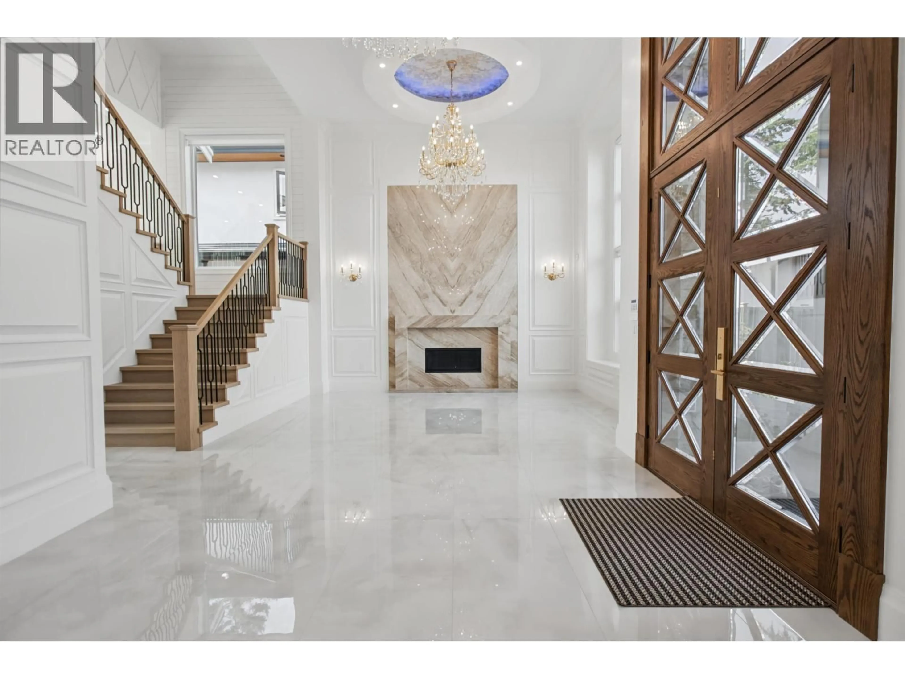 Indoor foyer for 5440 CANTRELL ROAD, Richmond British Columbia V7C3H1