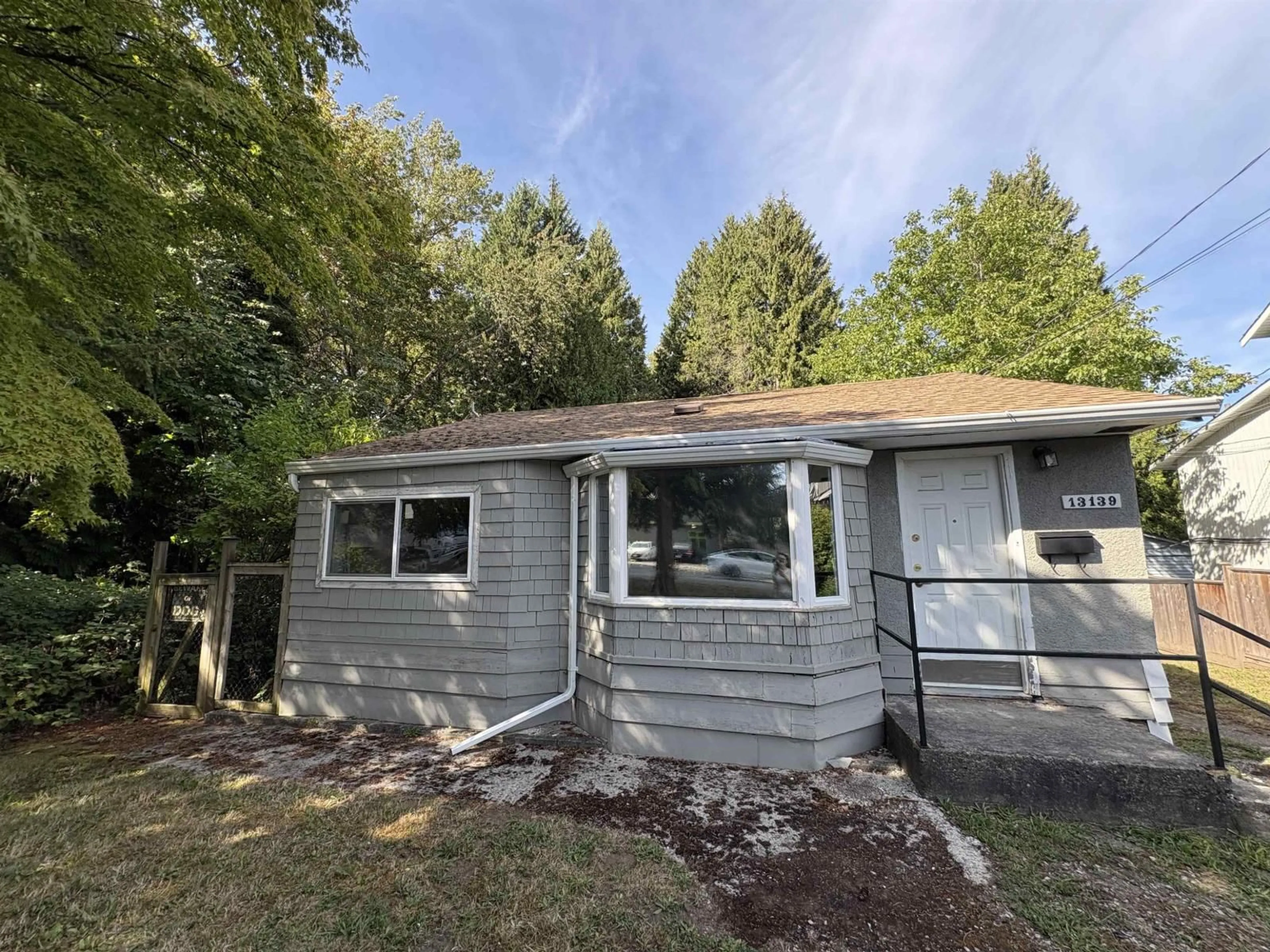 Home with vinyl exterior material, unknown for 13139 111 AVENUE, Surrey British Columbia V3T2S3