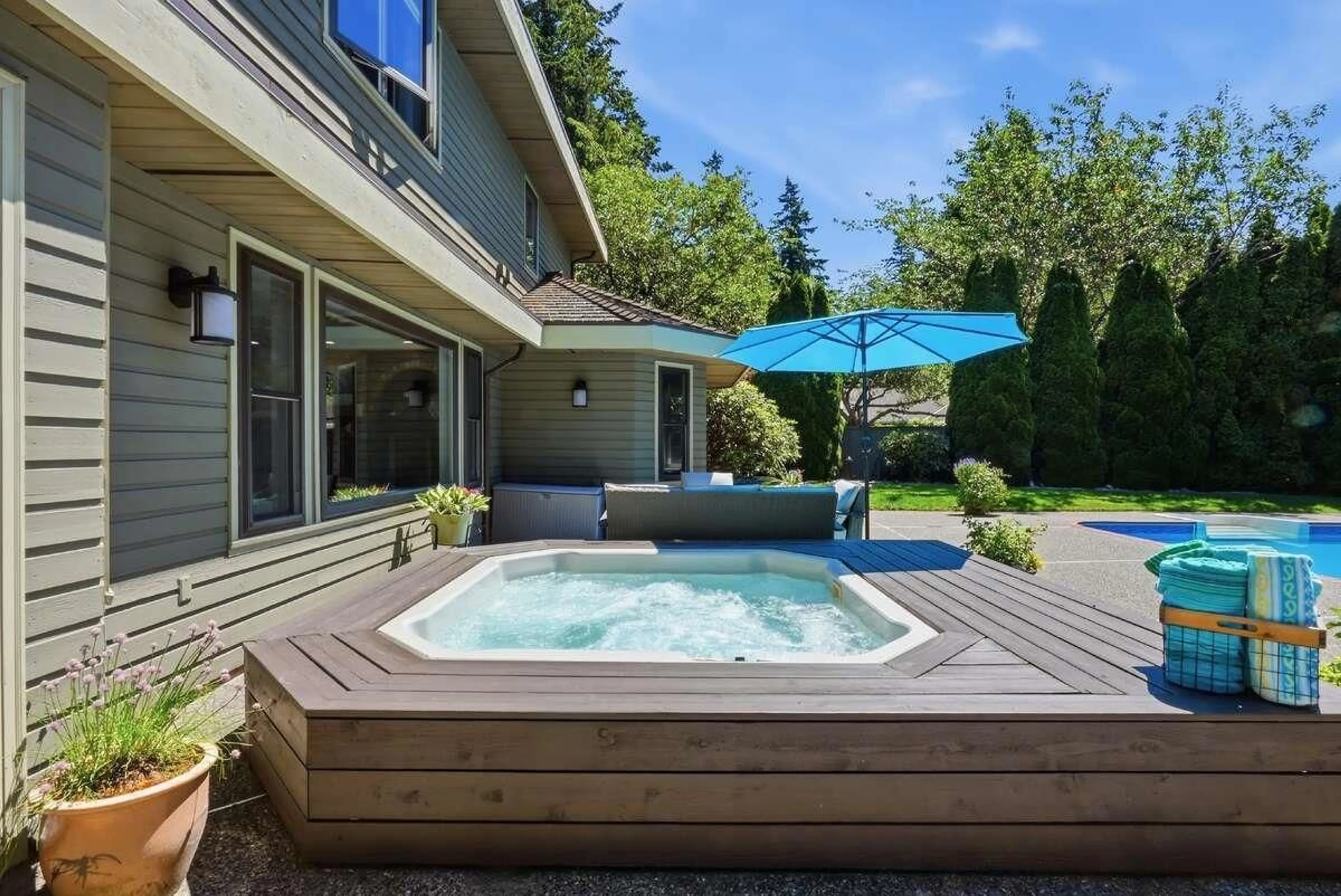 Patio, water/lake/river/ocean view for 13446 19 AVENUE, Surrey British Columbia V4A9C7