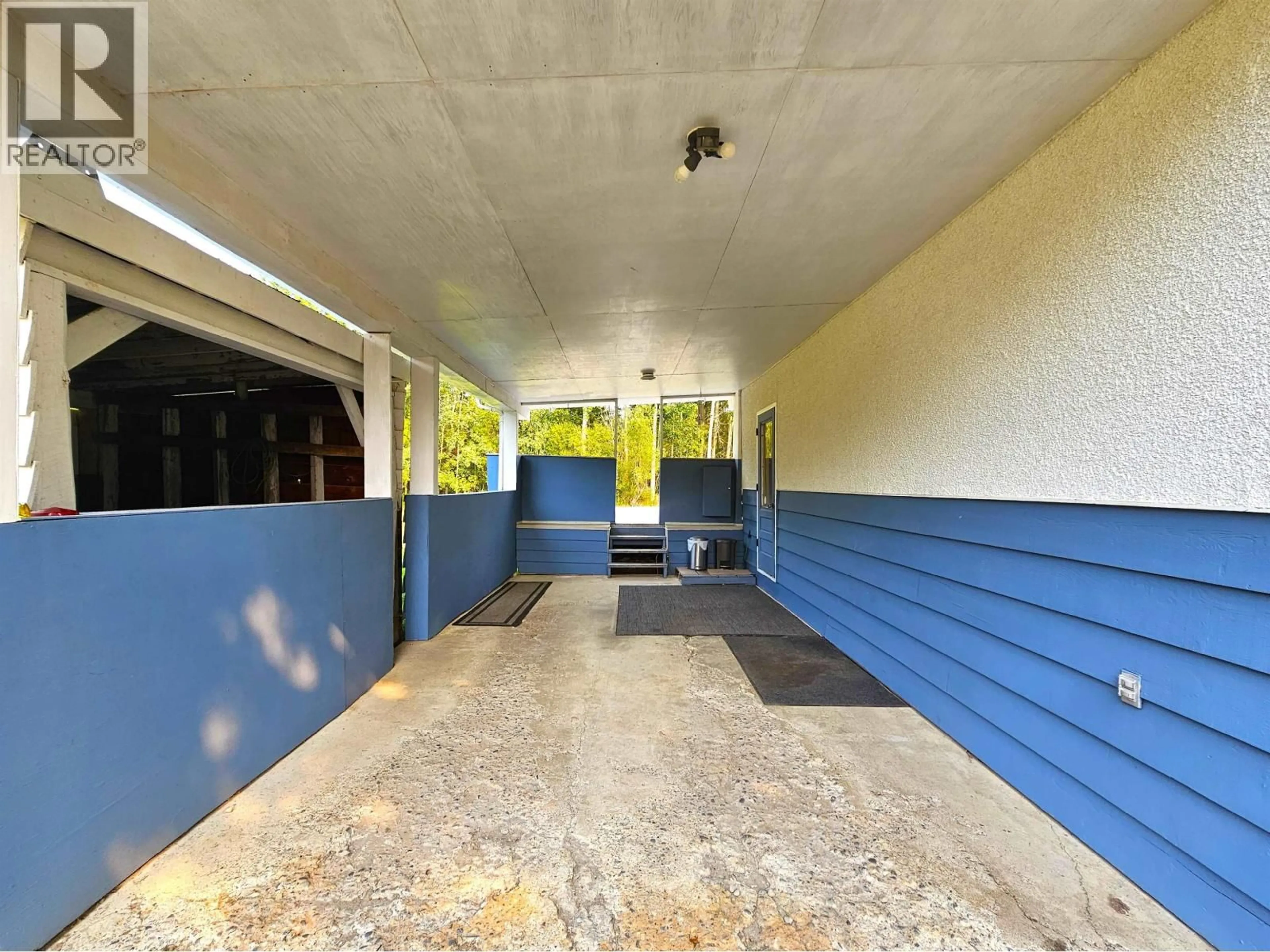 Indoor foyer for 6424 GAUTHIER ROAD, Prince George British Columbia V2N5M6