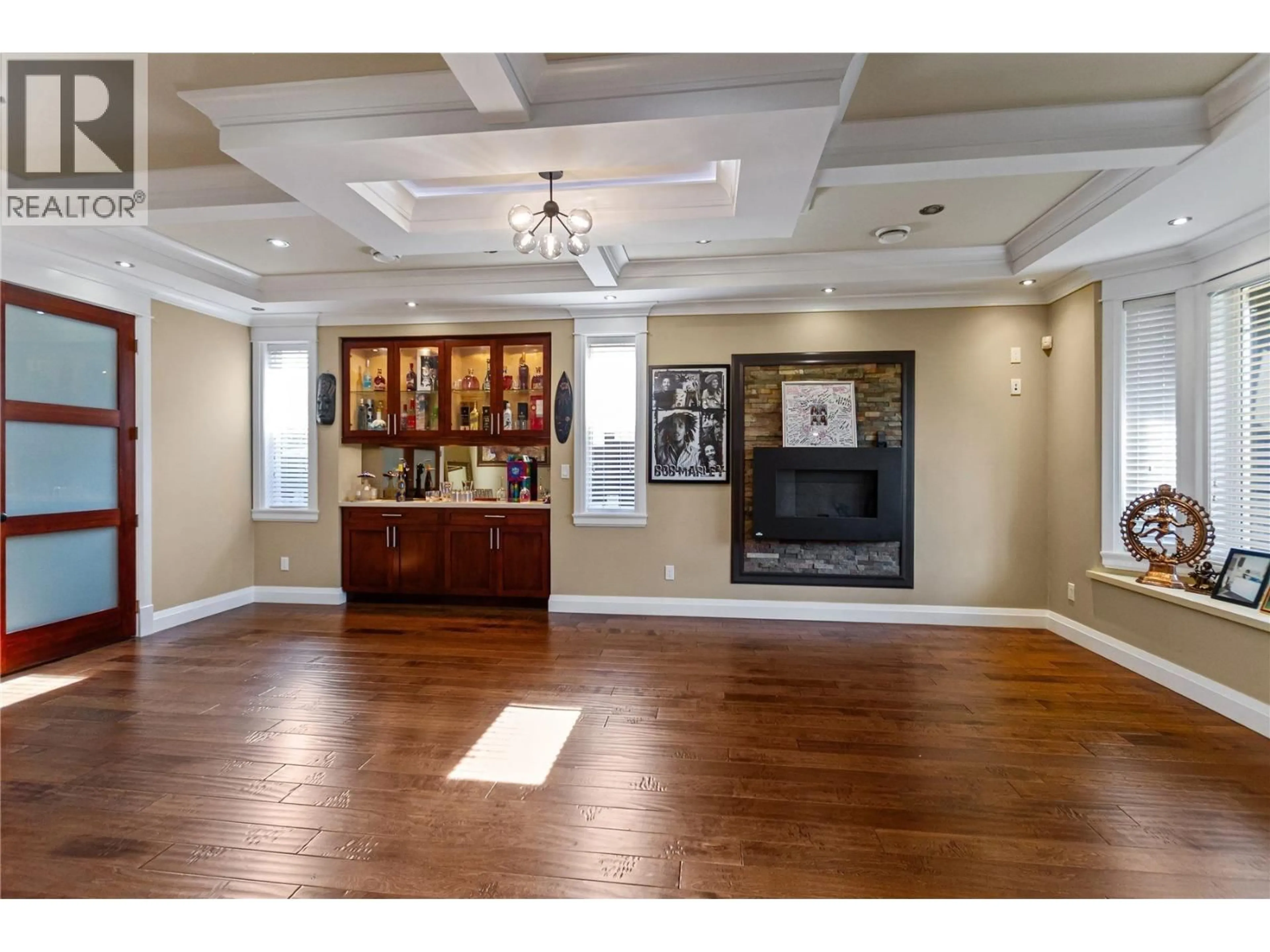 Indoor foyer for 8330 12TH AVENUE, Burnaby British Columbia V3N2L6
