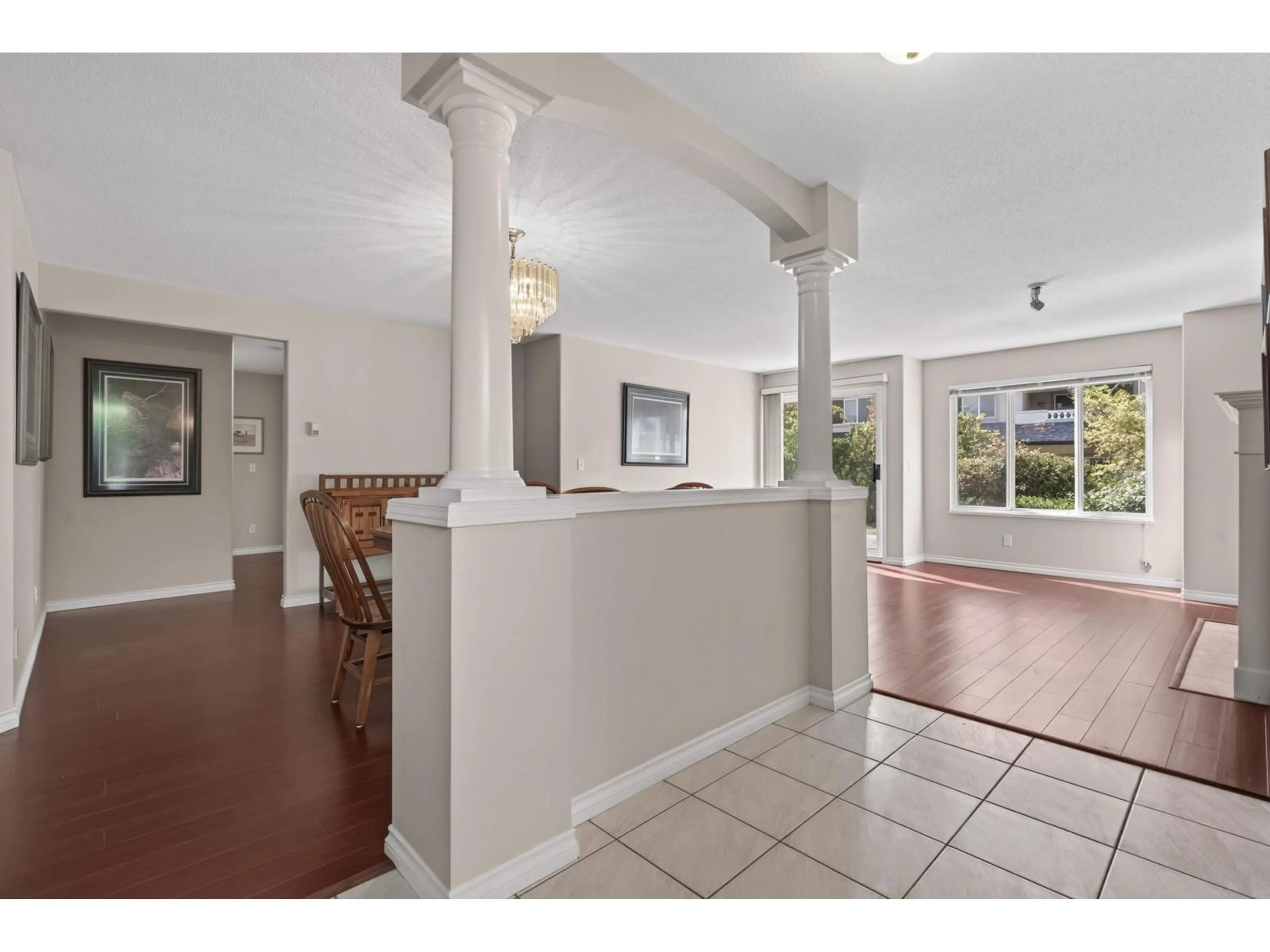 Indoor foyer for 318 - 13888 70 AVENUE, Surrey British Columbia V3W0R8