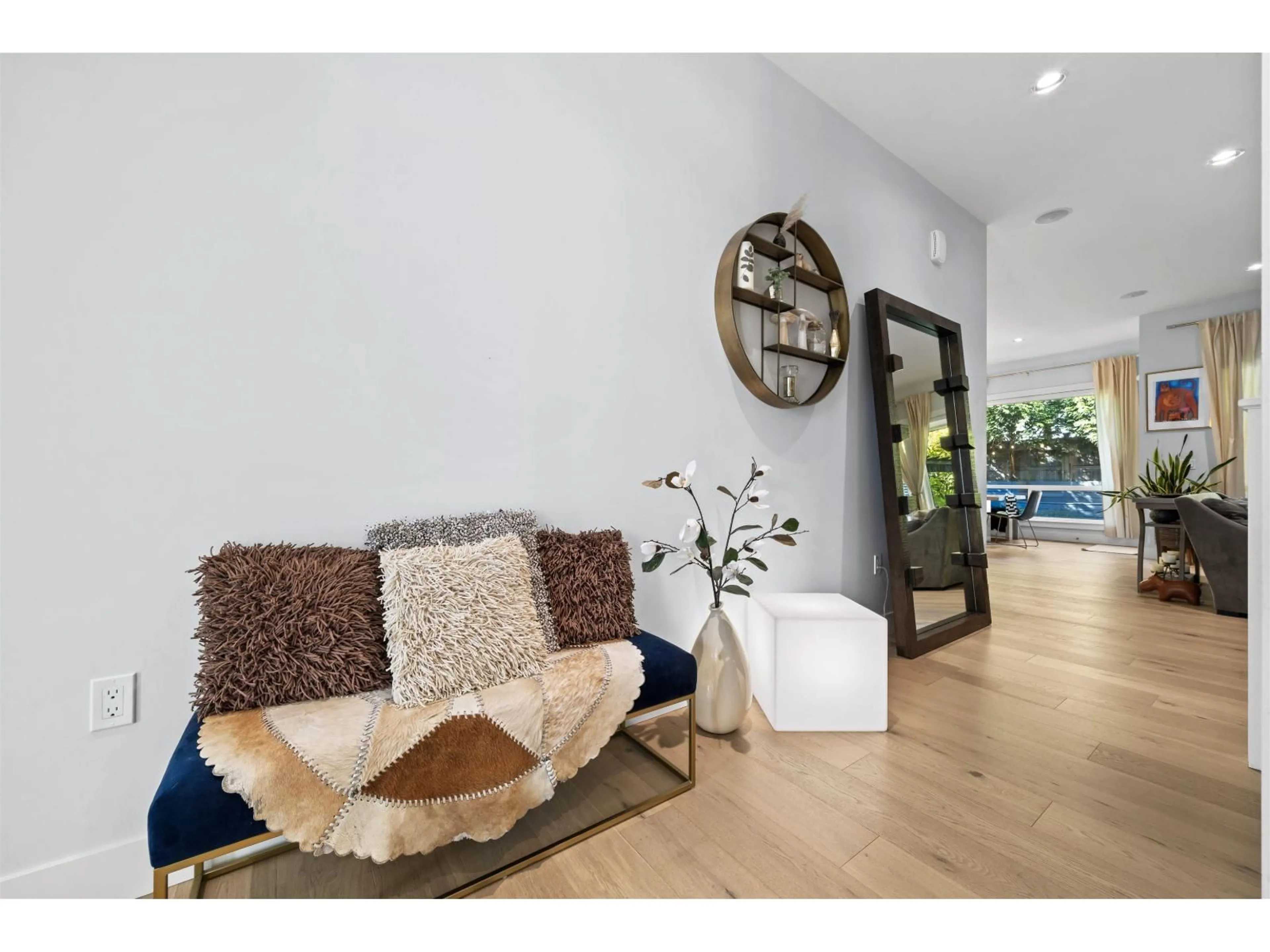 Indoor entryway for 16735 17A AVENUE, Surrey British Columbia V3Z0T3