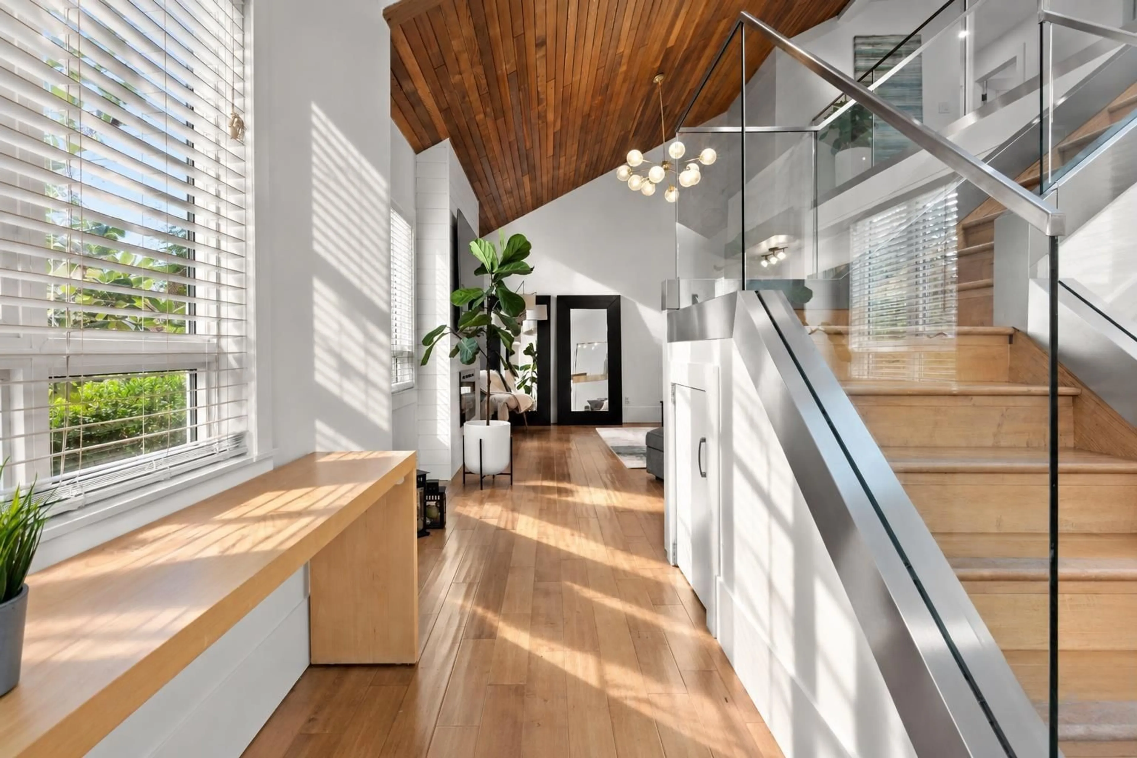 Indoor entryway for 20560 45A AVENUE, Langley British Columbia V3A5W1