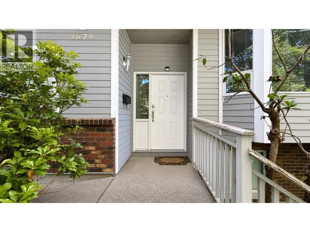 1679 WESTOVER ROAD, North Vancouver 2