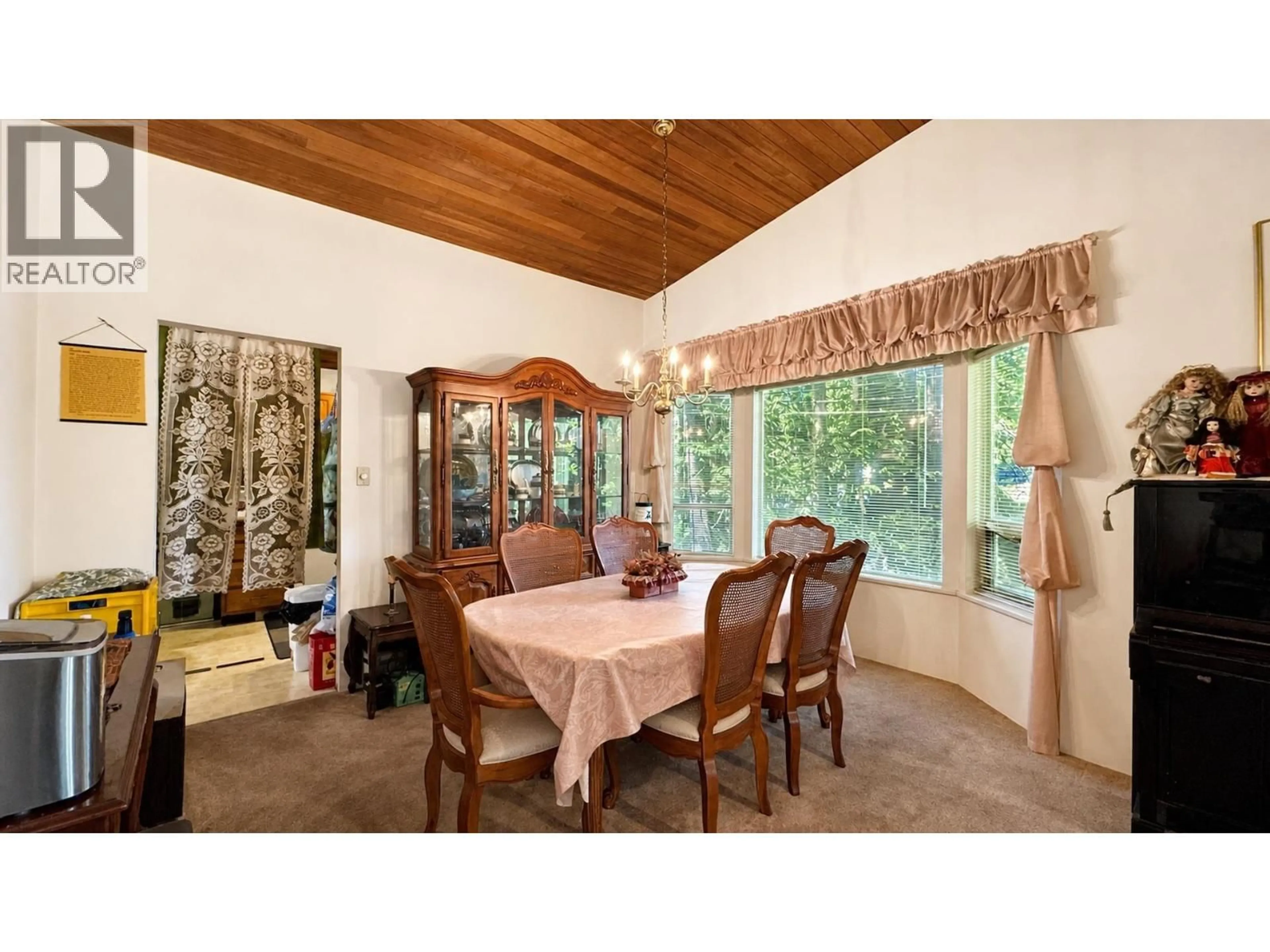 Dining room, wood/laminate floor for 1679 WESTOVER ROAD, North Vancouver British Columbia V7J1X4