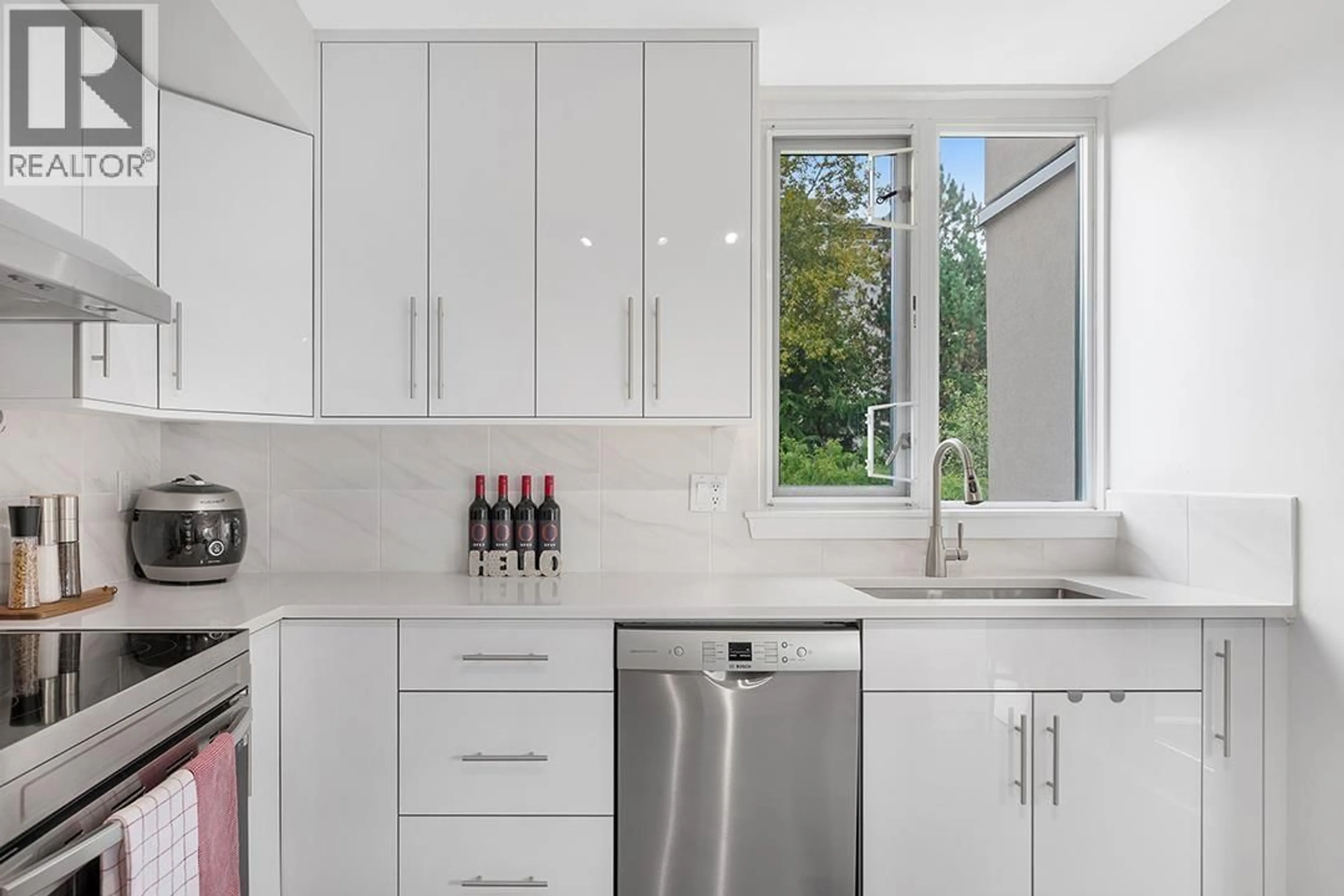 Contemporary kitchen, ceramic/tile floor for 601 - 7321 HALIFAX STREET, Burnaby British Columbia V5A4R5