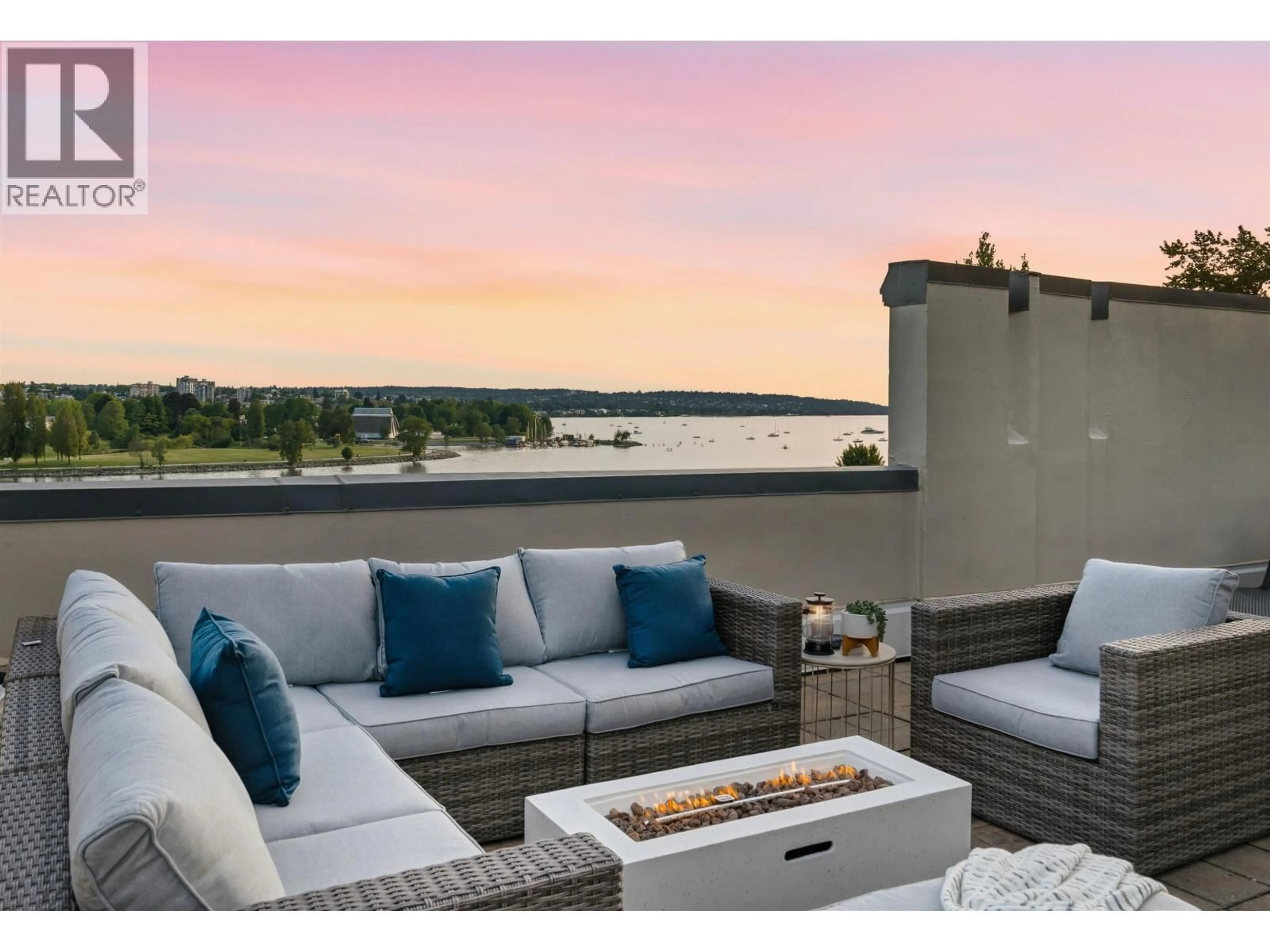 Patio, water/lake/river/ocean view for 307 - 1311 BEACH AVENUE, Vancouver British Columbia V6E1V6