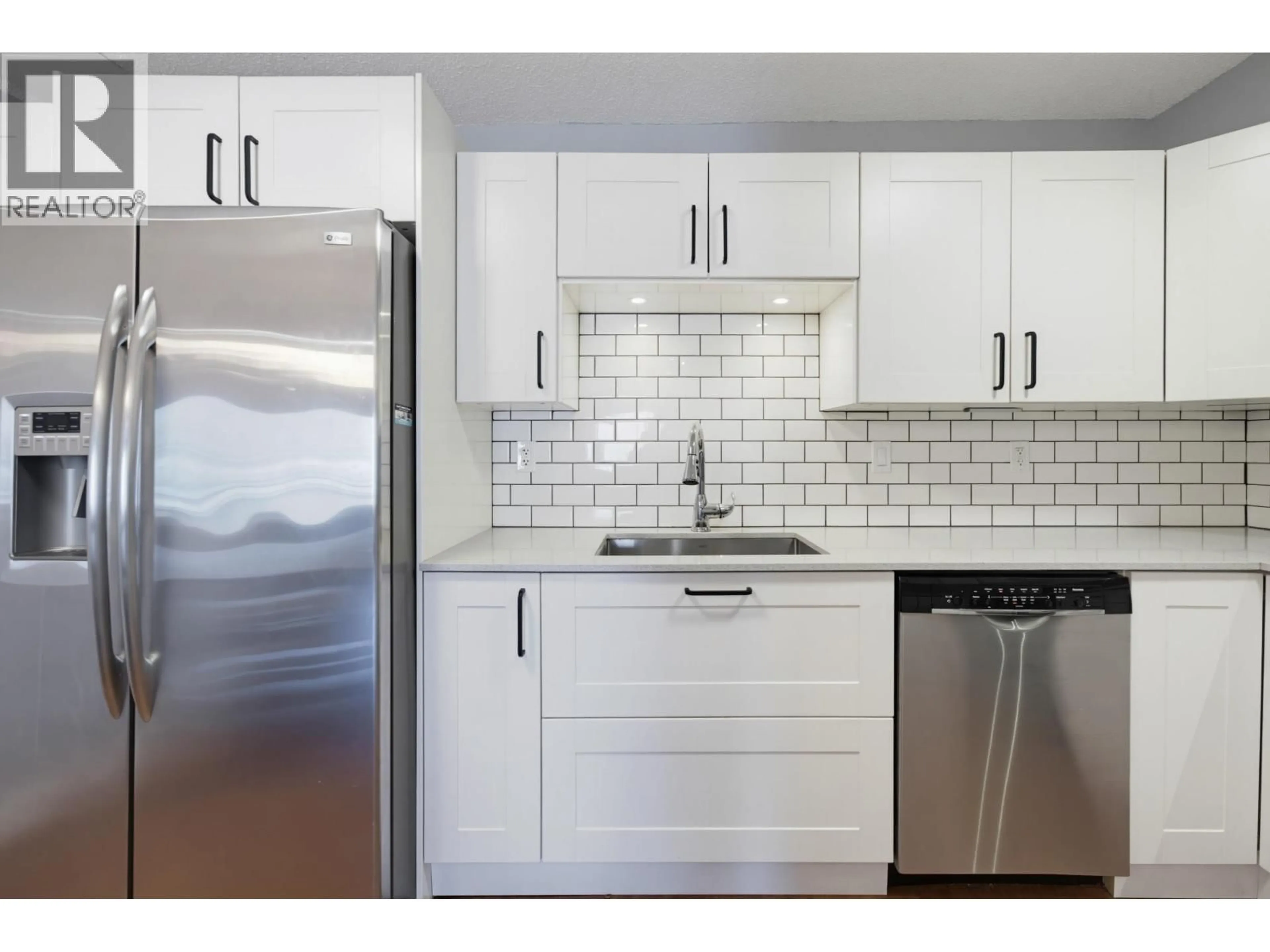 Standard kitchen, ceramic/tile floor for 4716 48B STREET, Ladner British Columbia V4K2S2