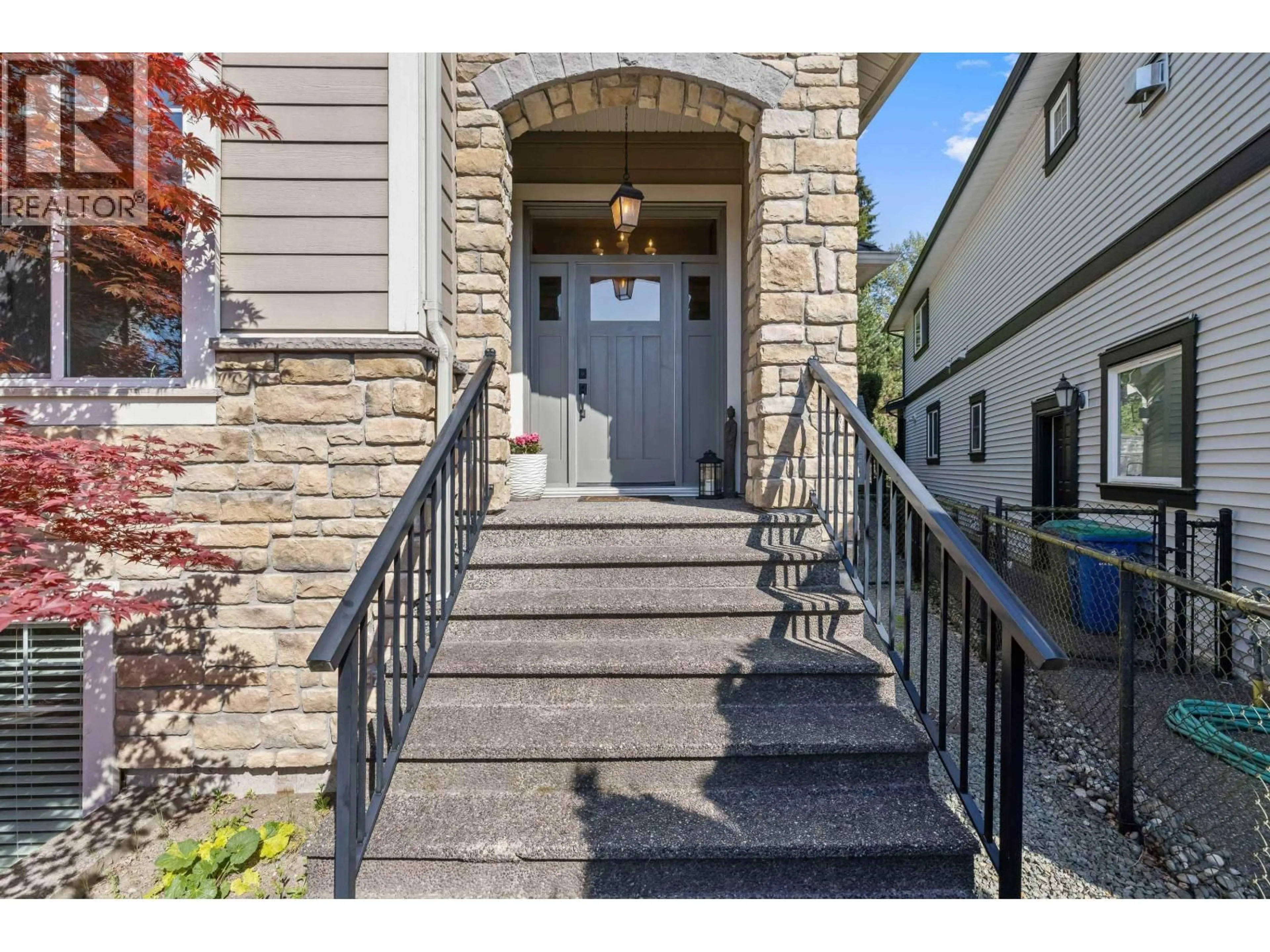 Indoor entryway for 23430 CROSS ROAD, Maple Ridge British Columbia V4R0C8