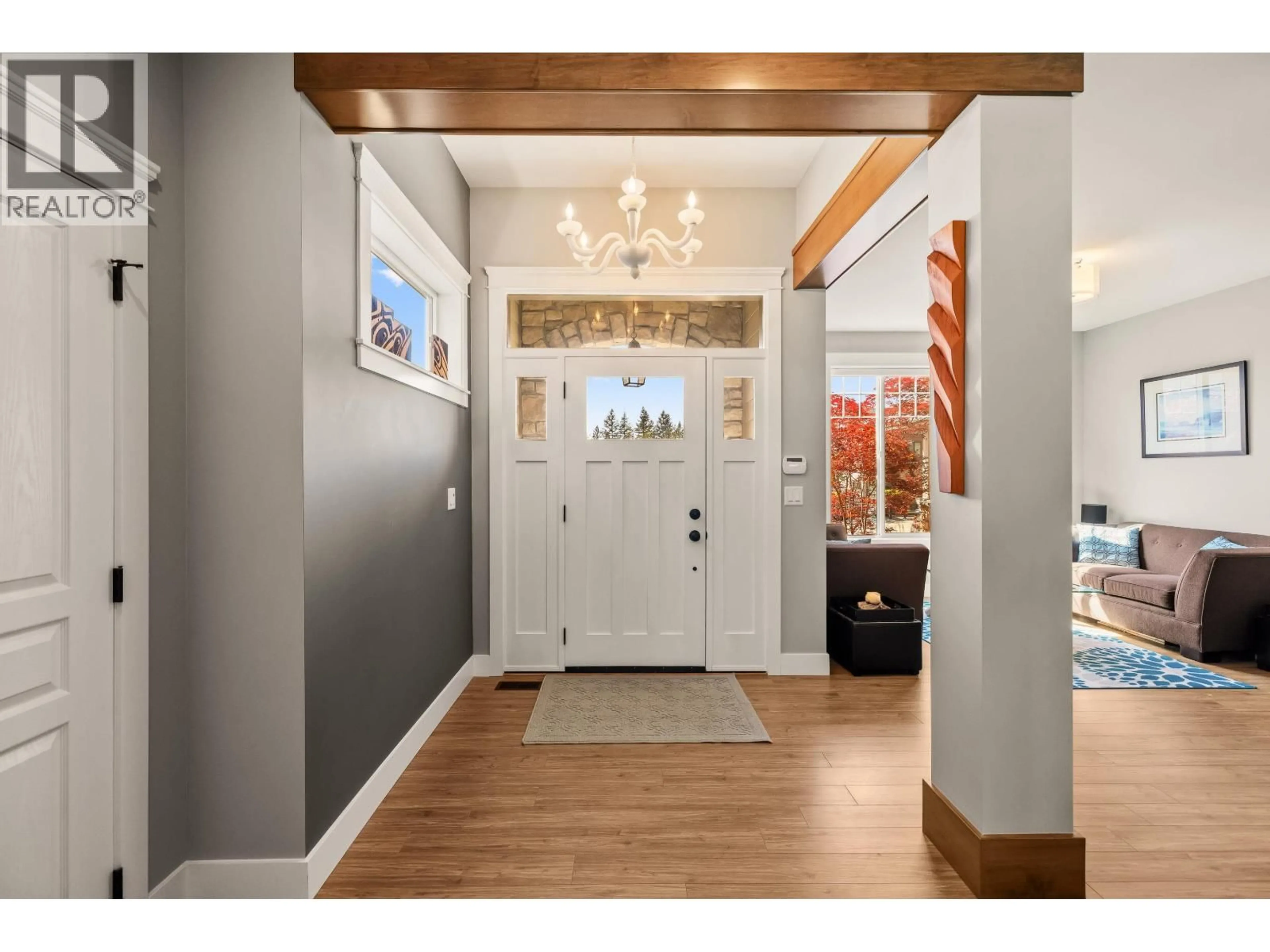 Indoor entryway for 23430 CROSS ROAD, Maple Ridge British Columbia V4R0C8