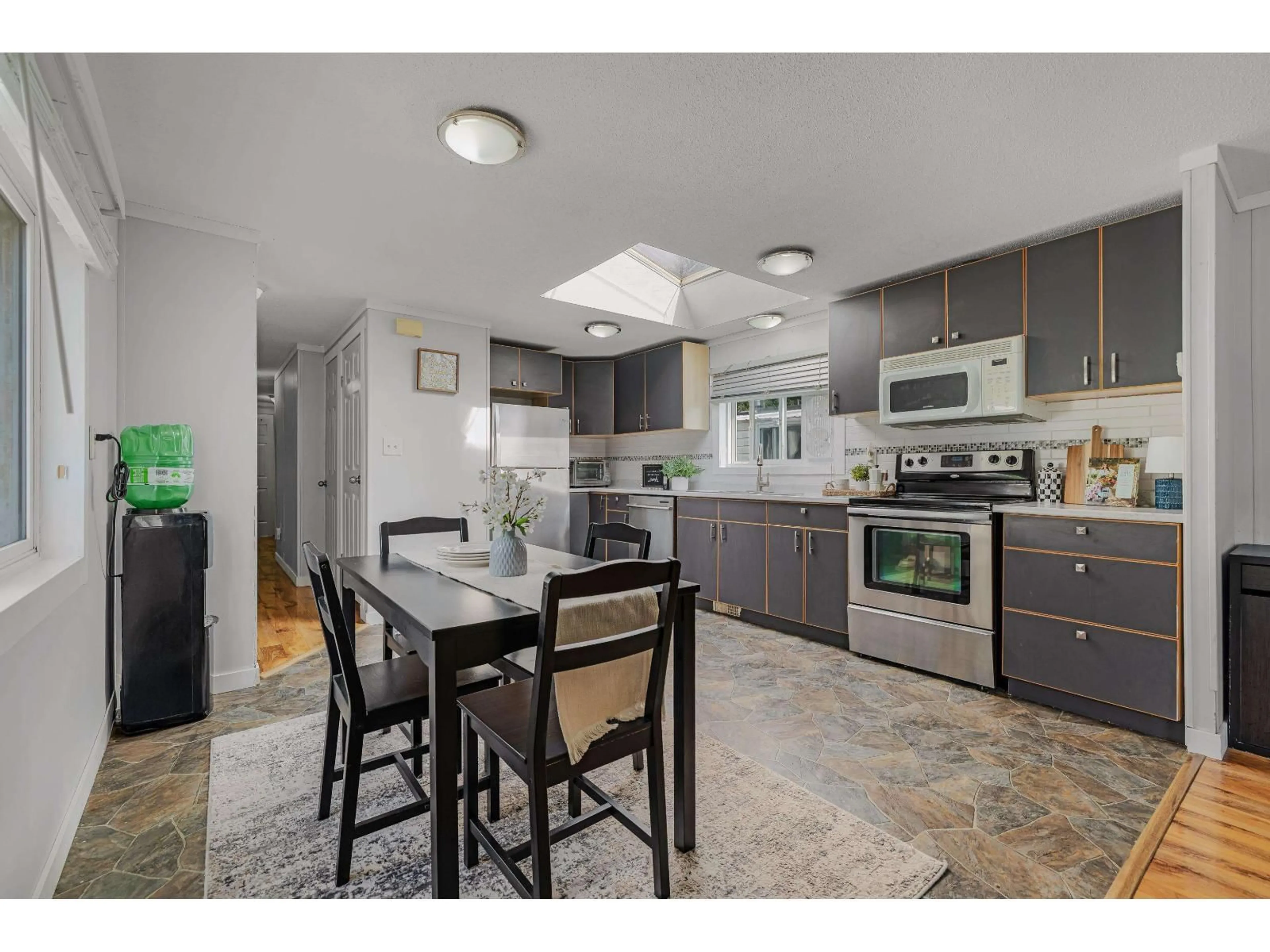 Open concept kitchen, unknown for 14 - 9267 SHOOK ROAD, Mission British Columbia V2V1M3