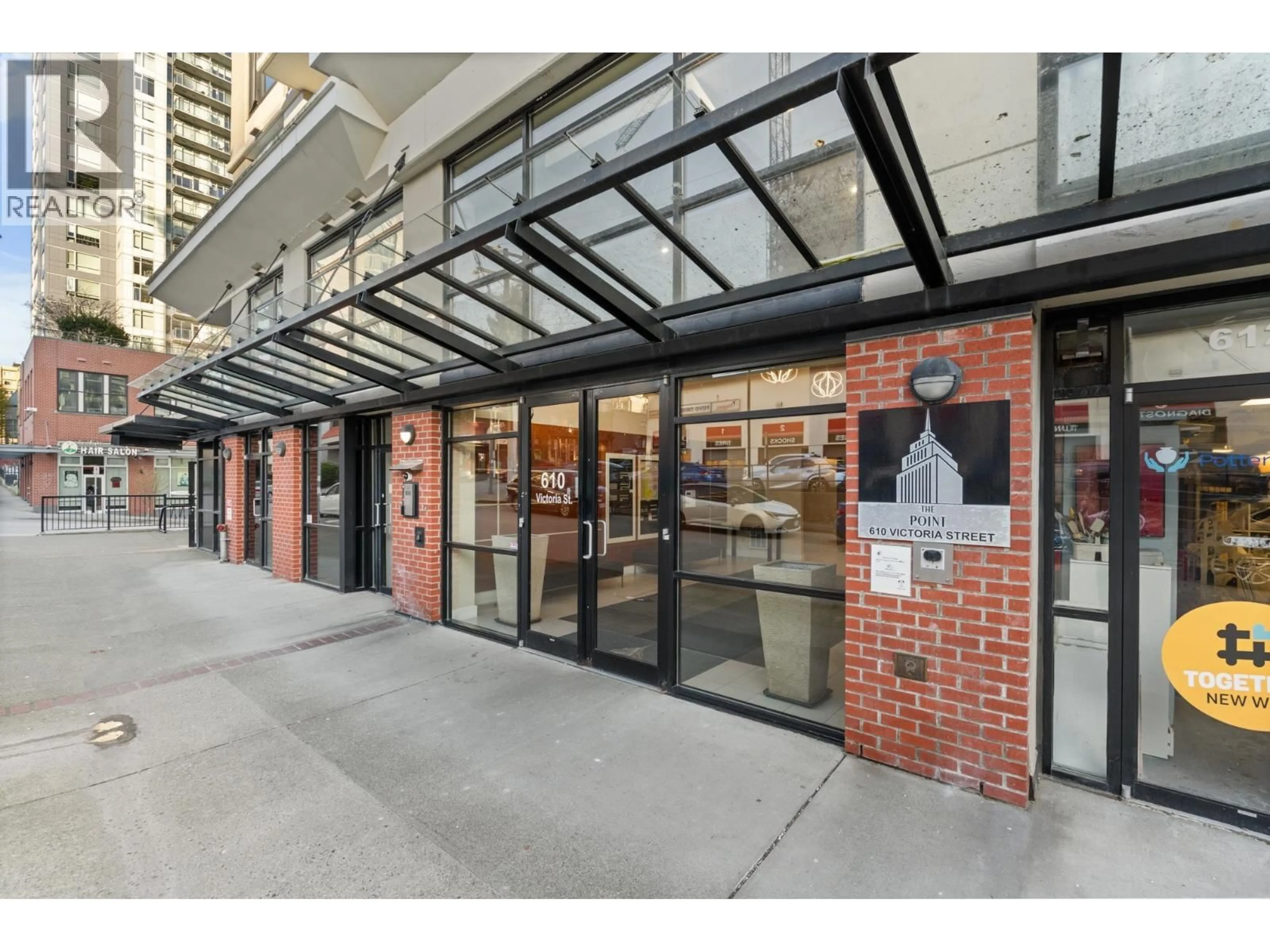 Indoor foyer for 508 - 610 VICTORIA STREET, New Westminster British Columbia V3M0A5