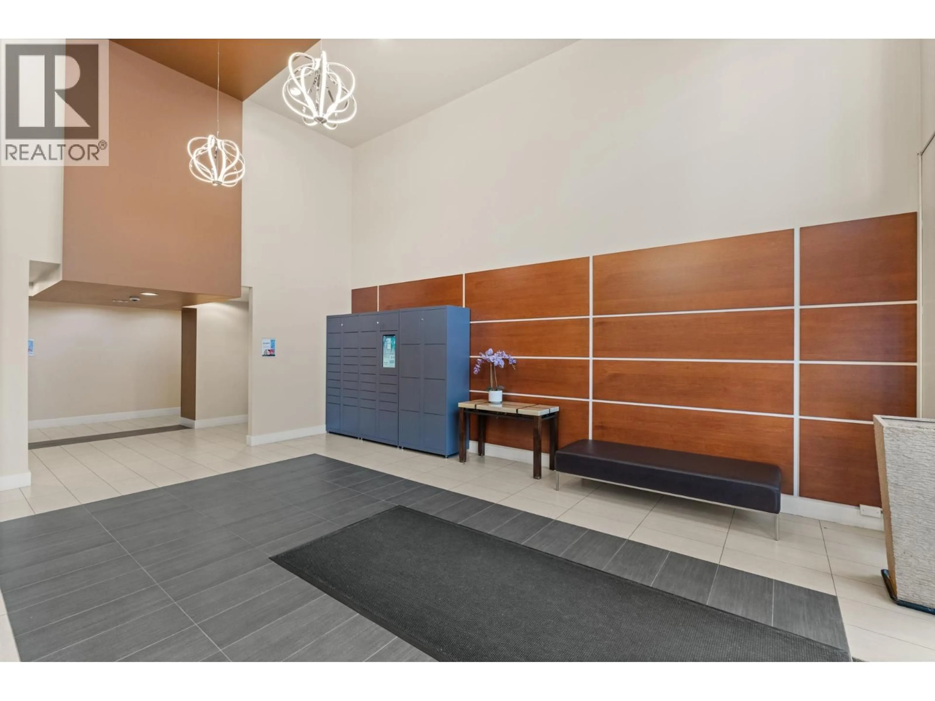 Indoor foyer for 508 - 610 VICTORIA STREET, New Westminster British Columbia V3M0A5