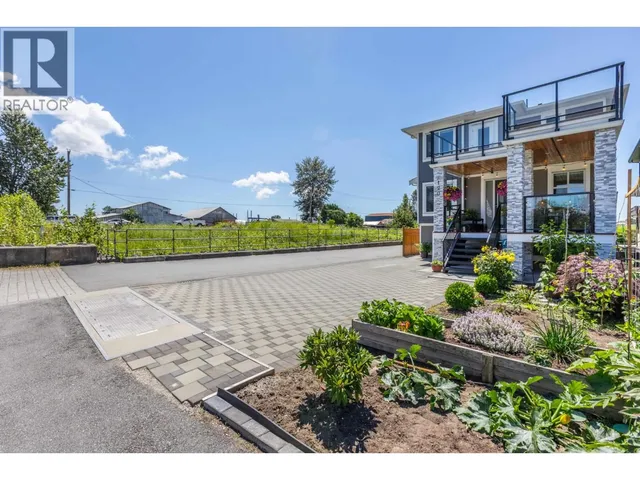 120 HOWES STREET, New Westminster 2