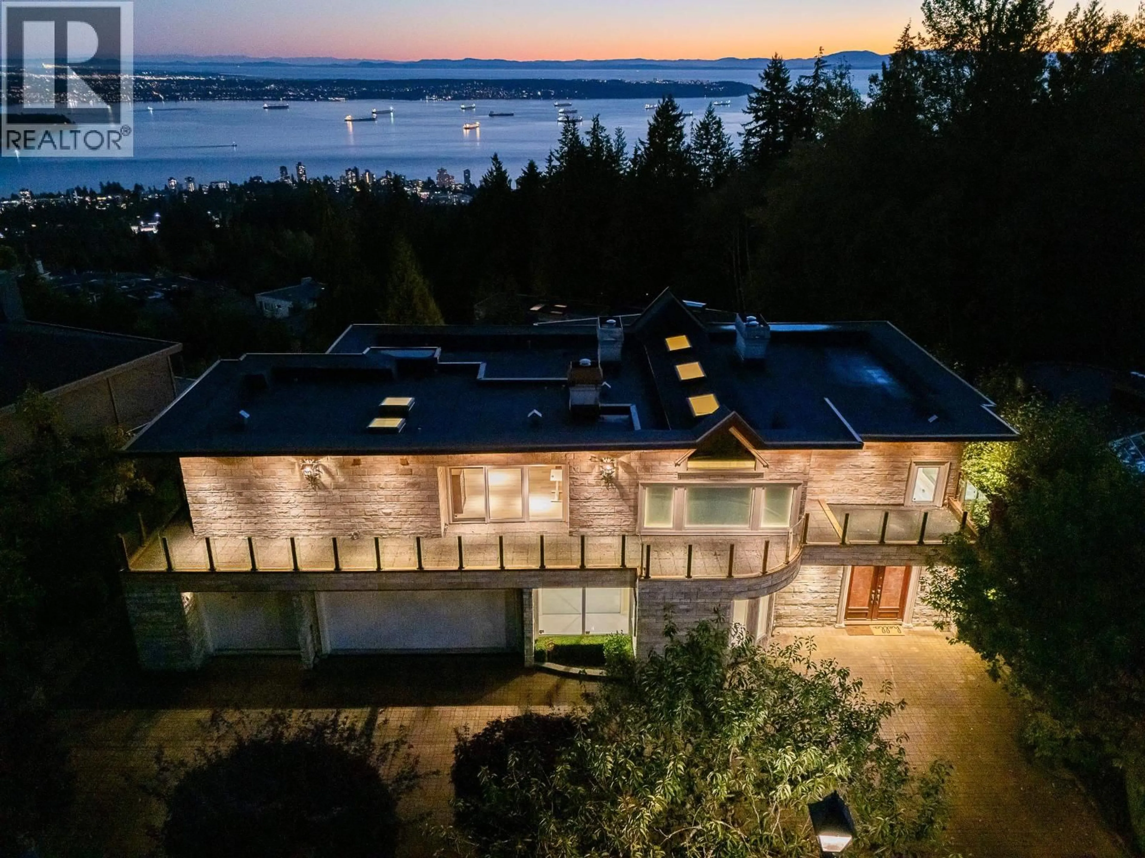 A pic from outside/outdoor area/front of a property/back of a property/a pic from drone, water/lake/river/ocean view for 1562 PINECREST DRIVE, West Vancouver British Columbia V7S3E8