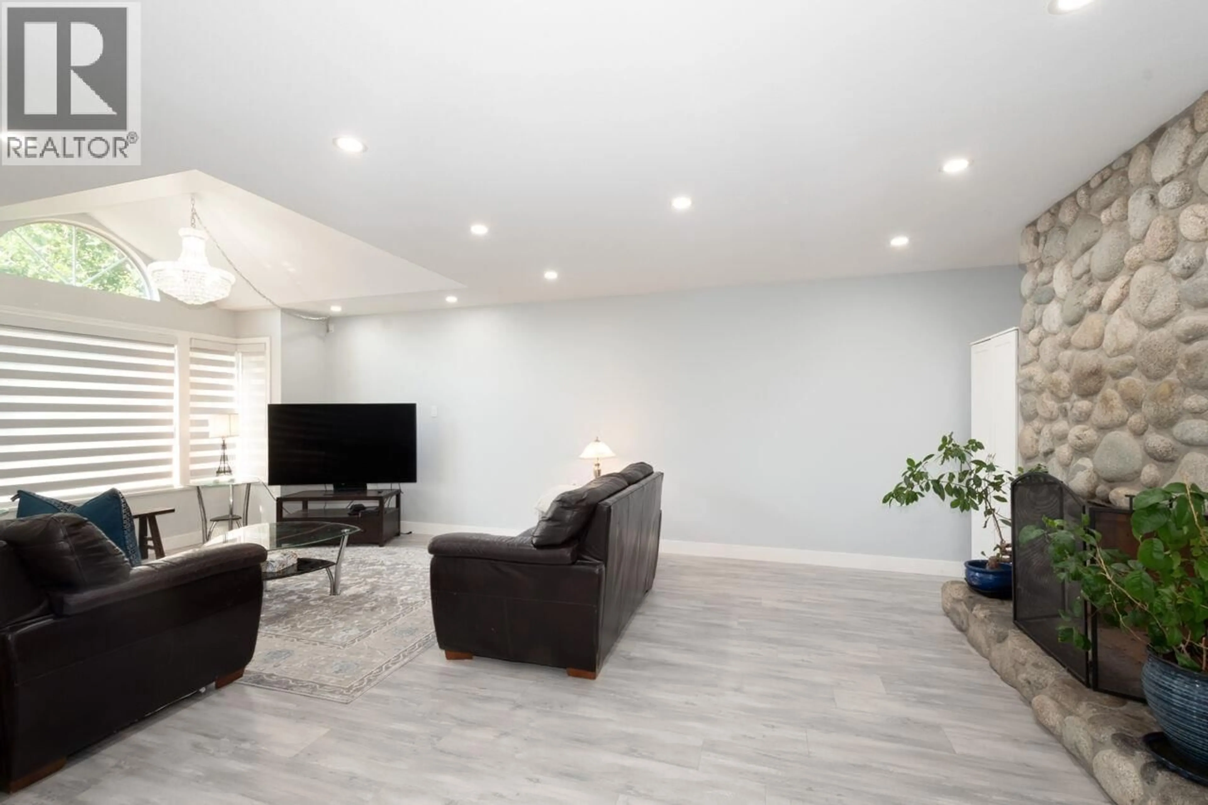 Living room with furniture, unknown for 5358 WESTMINSTER AVENUE, Delta British Columbia V4K2J2