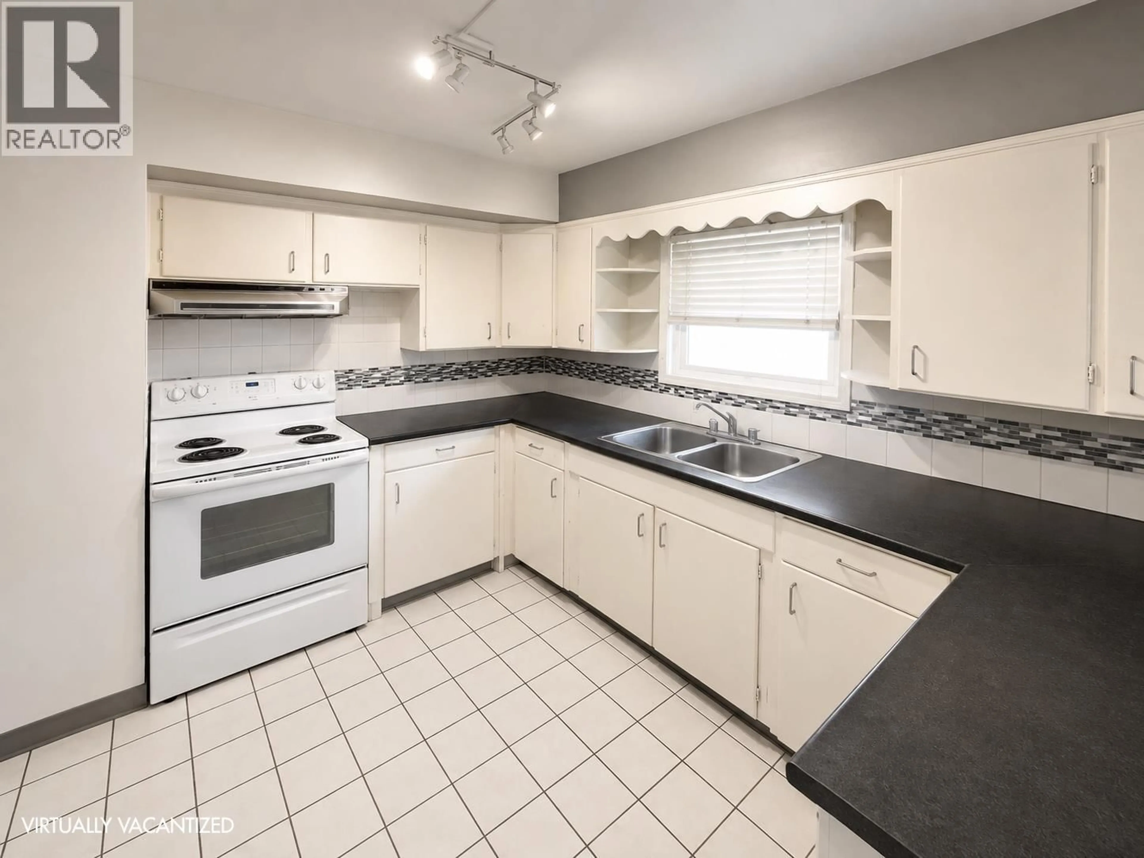 Standard kitchen, unknown for 3144 18TH AVENUE, Vancouver British Columbia V5M2R5