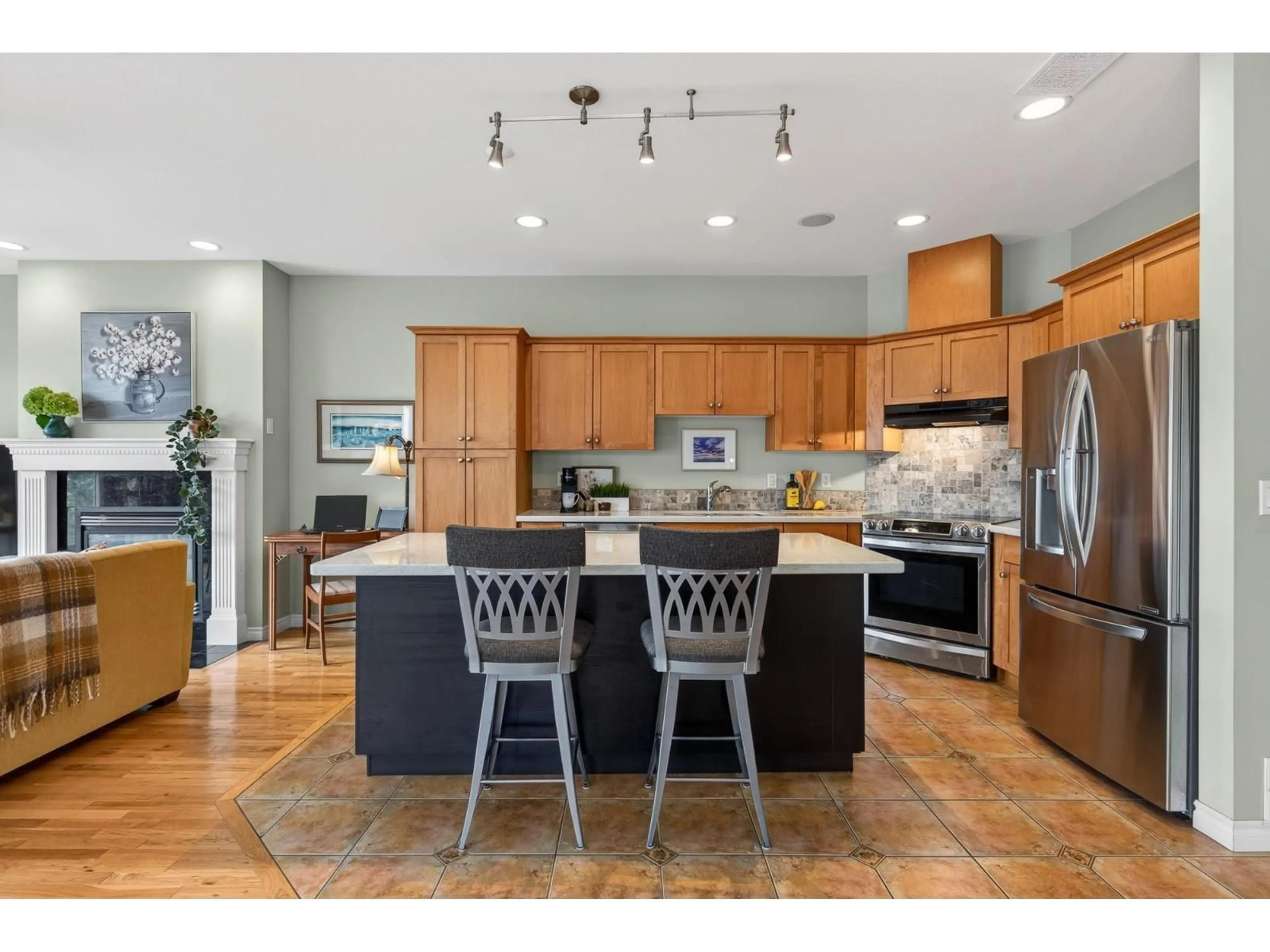 Open concept kitchen, ceramic/tile floor for 71 - 8590 SUNRISE DRIVE, Chilliwack British Columbia V2R3Z4
