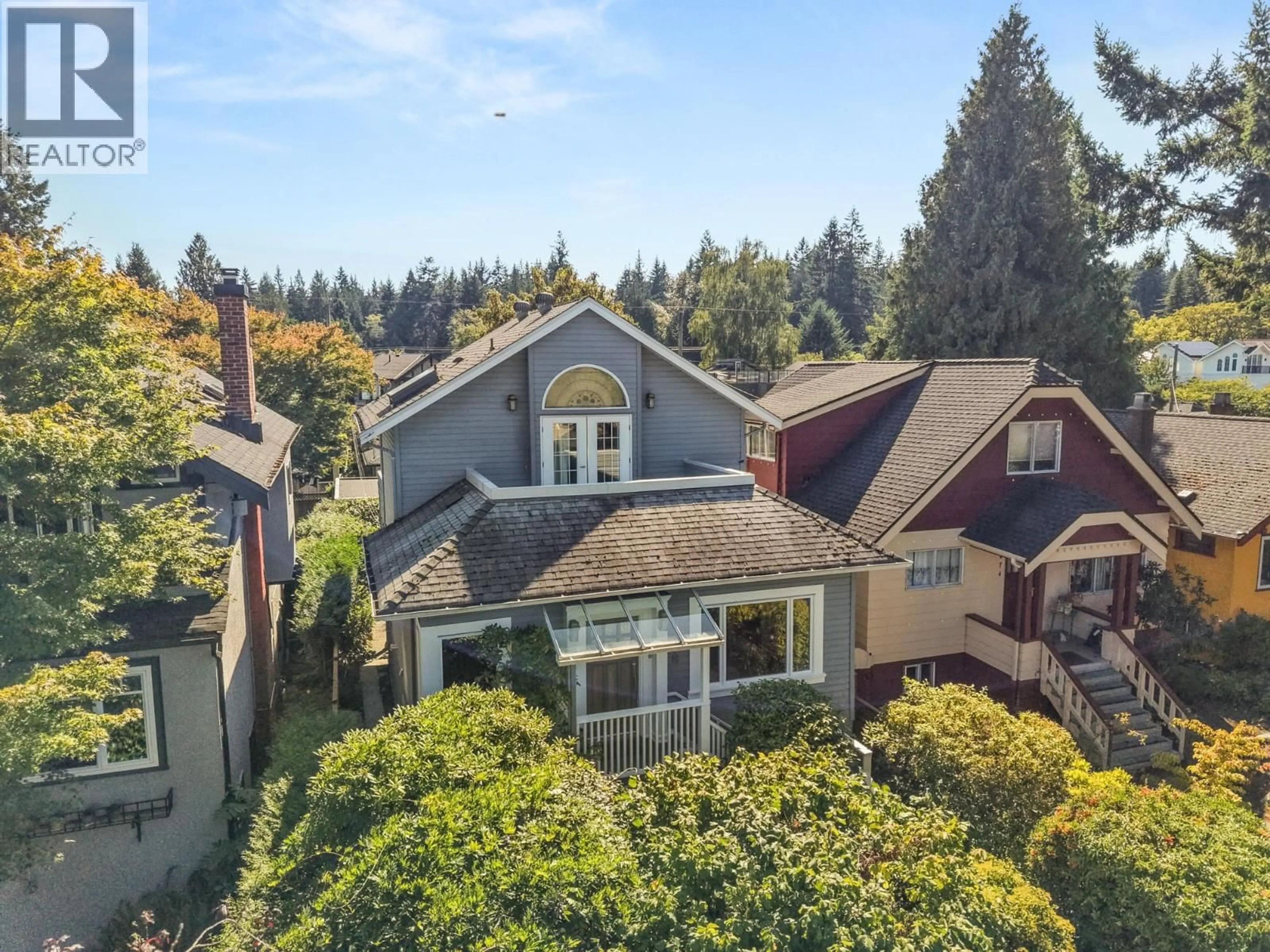 A pic from outside/outdoor area/front of a property/back of a property/a pic from drone, unknown for 4468 14TH AVENUE, Vancouver British Columbia V6R2Y3