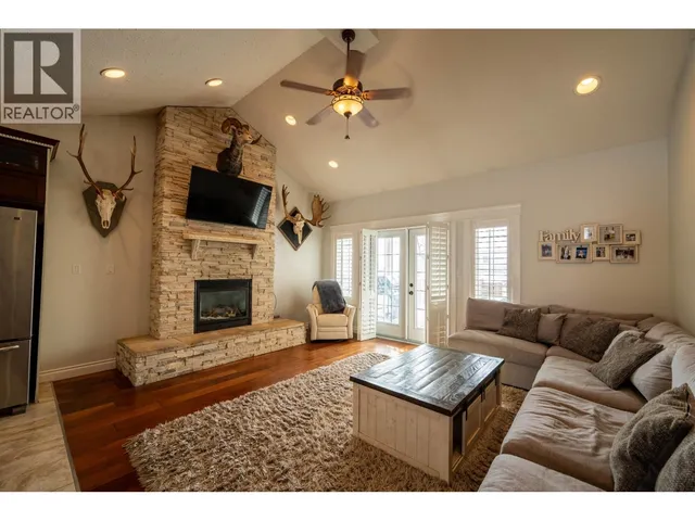 8607 109 AVENUE, Fort St. John 3