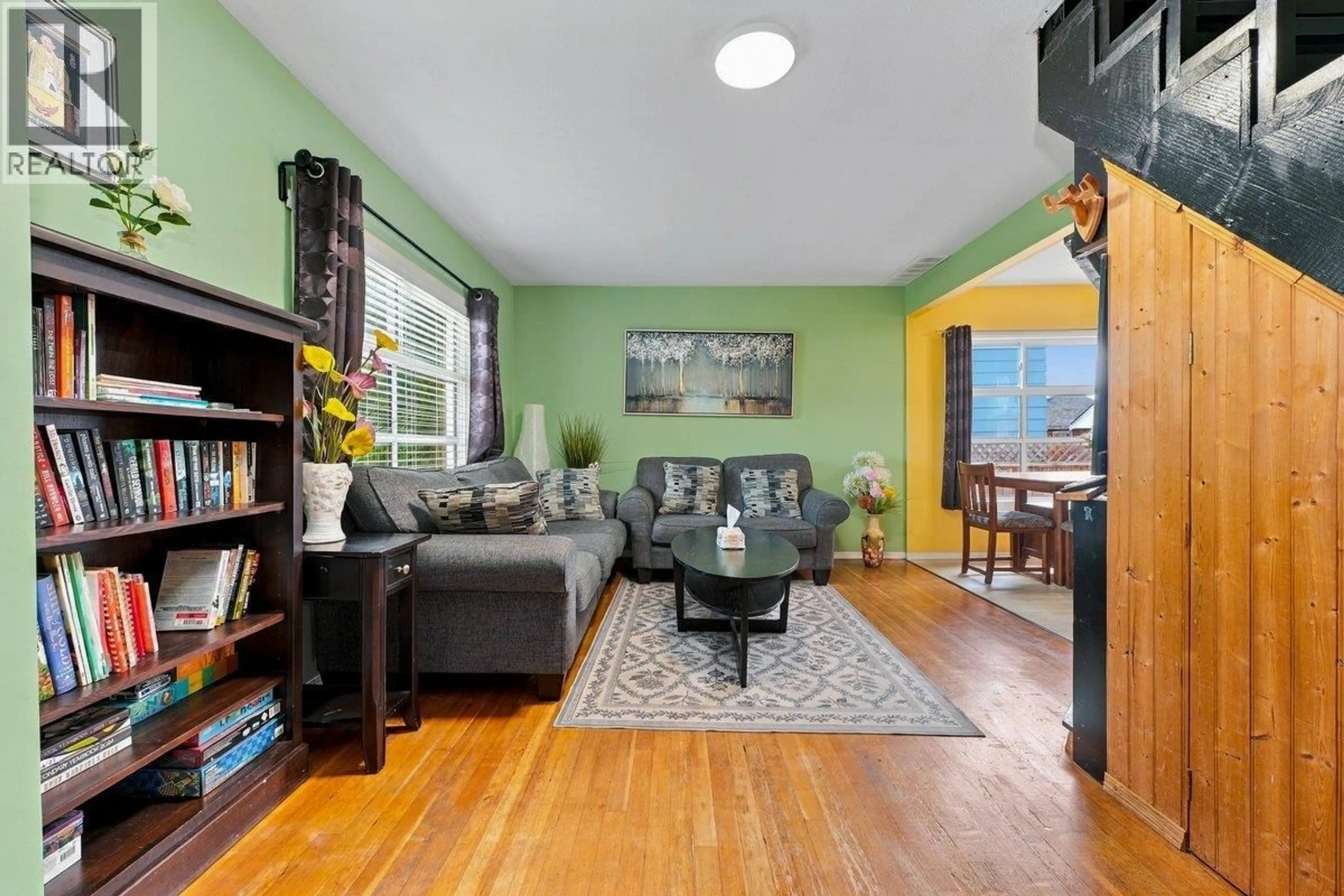 Living room with furniture, unknown for 211 DOUGLAS CRESCENT, Richmond British Columbia V7B1E4